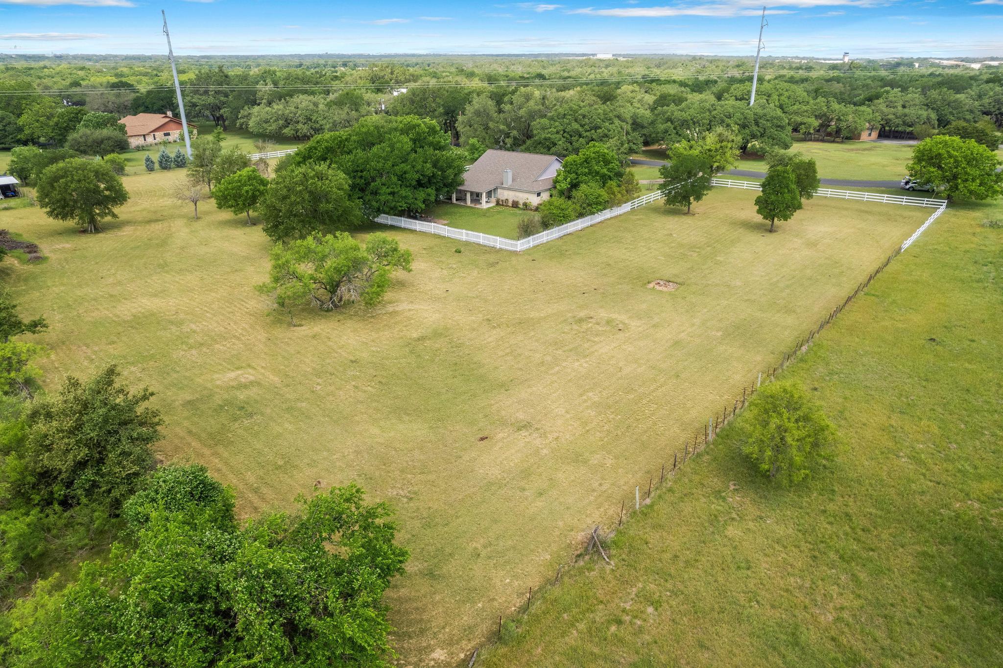 808 Golden Oaks Rd, Georgetown, TX 78628