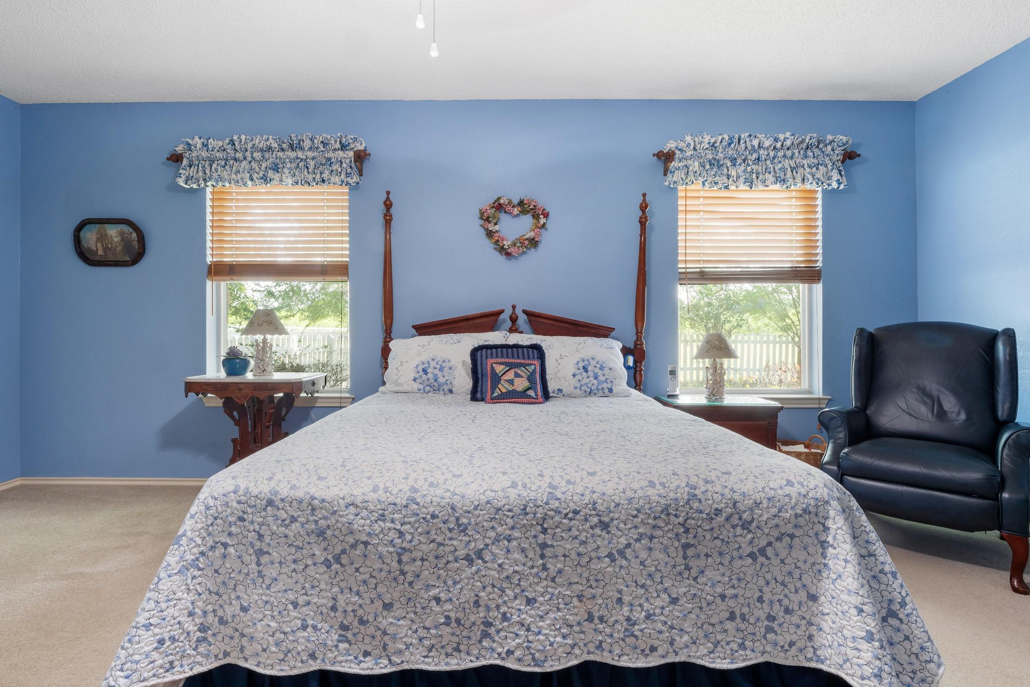 808 Golden Oaks Rd, Georgetown, TX 78628