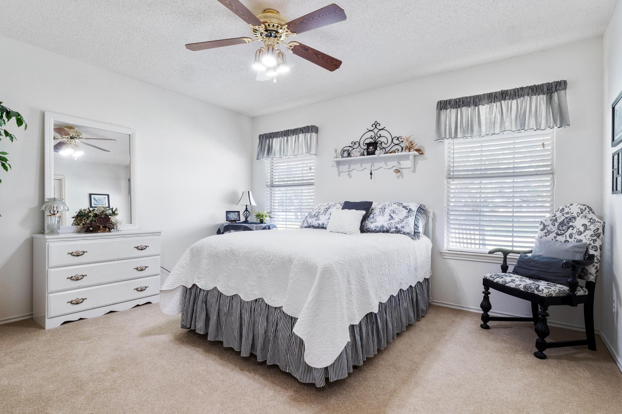 808 Golden Oaks Rd, Georgetown, TX 78628