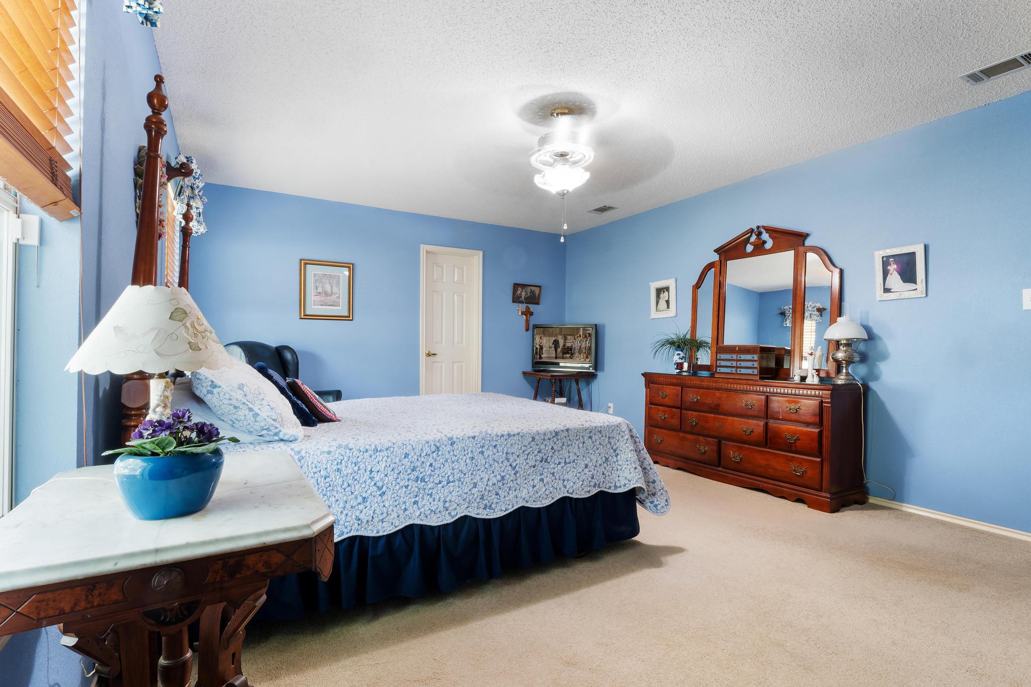 808 Golden Oaks Rd, Georgetown, TX 78628