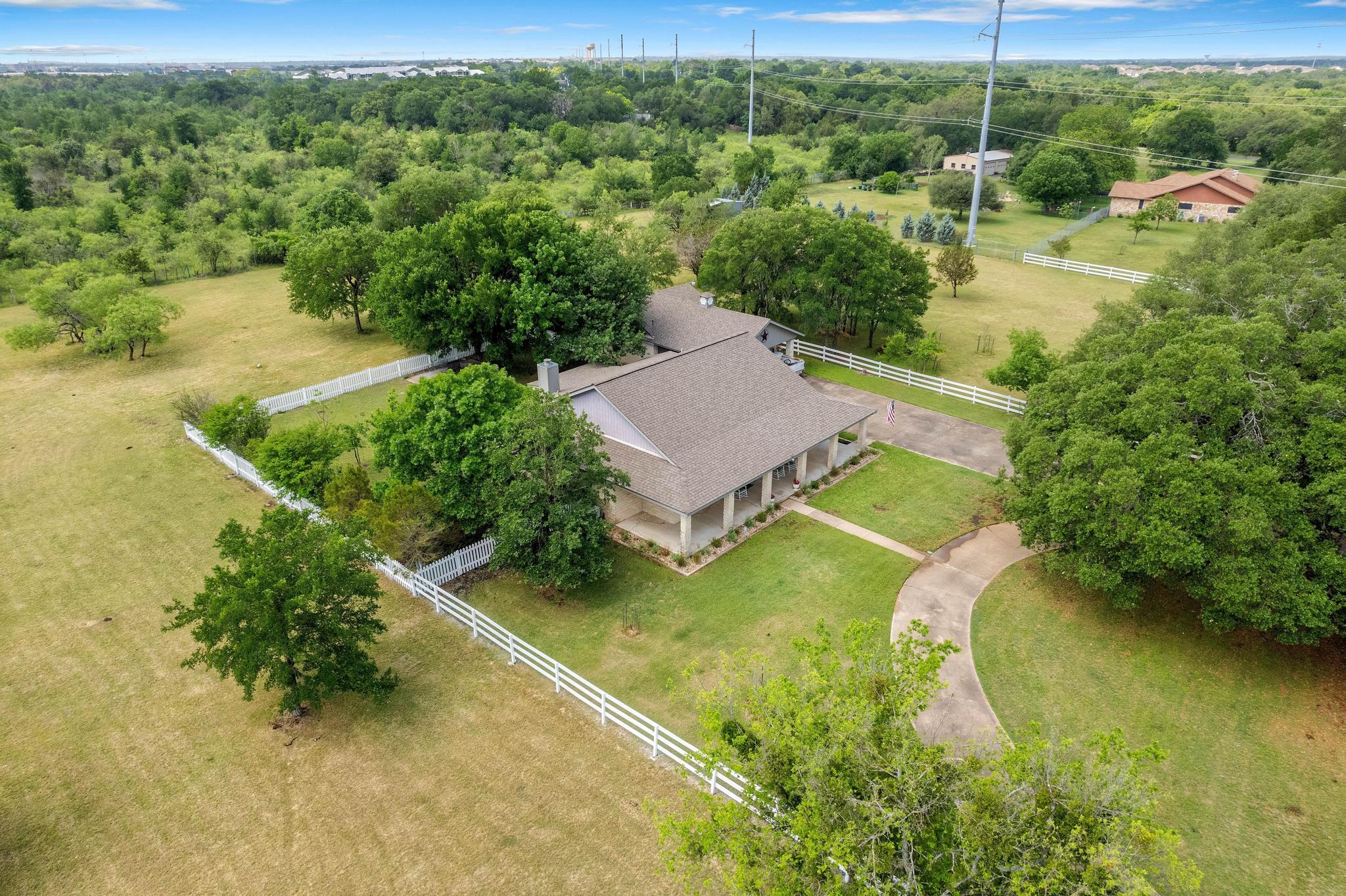 808 Golden Oaks Rd, Georgetown, TX 78628