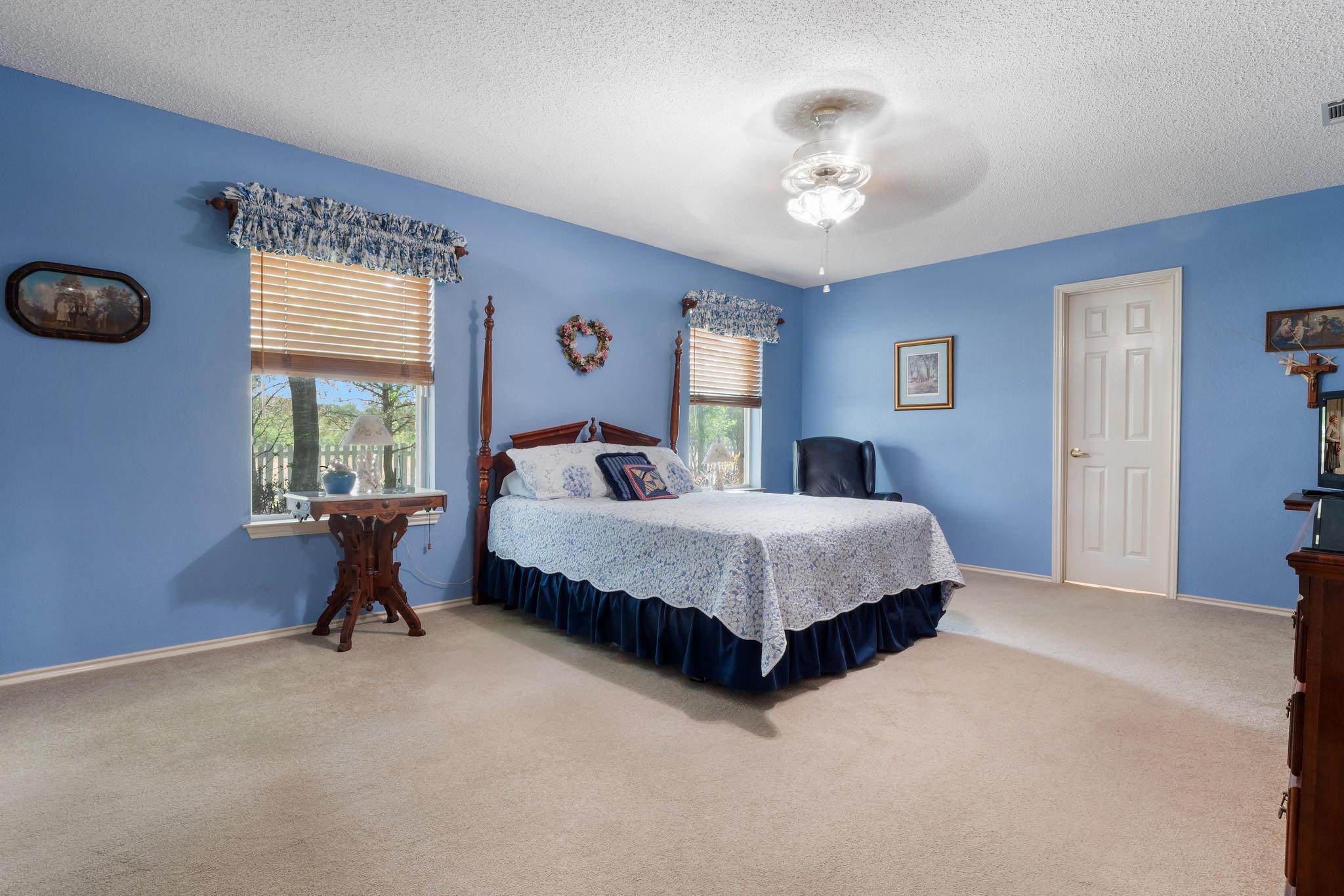 808 Golden Oaks Rd, Georgetown, TX 78628