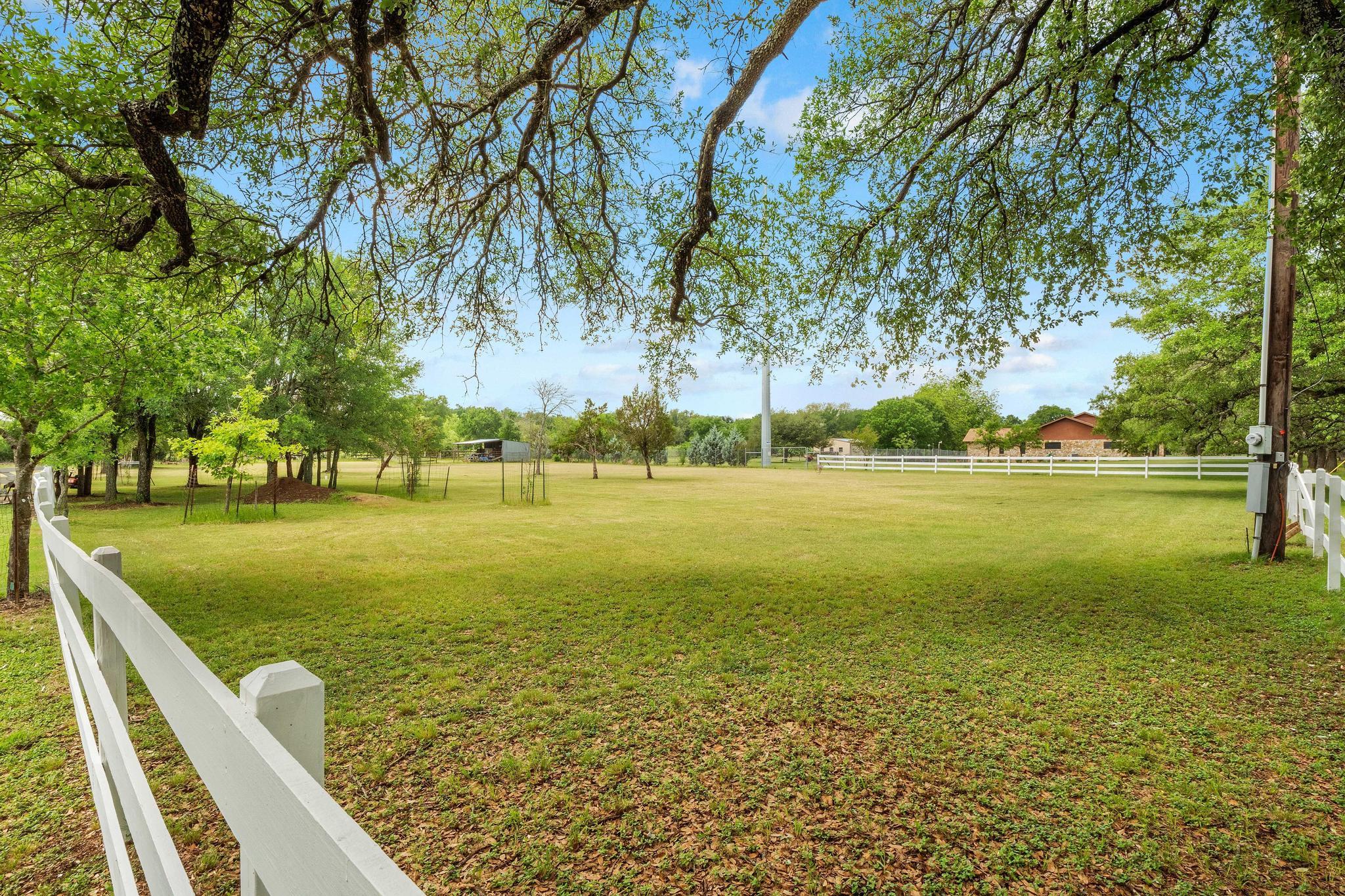 808 Golden Oaks Rd, Georgetown, TX 78628