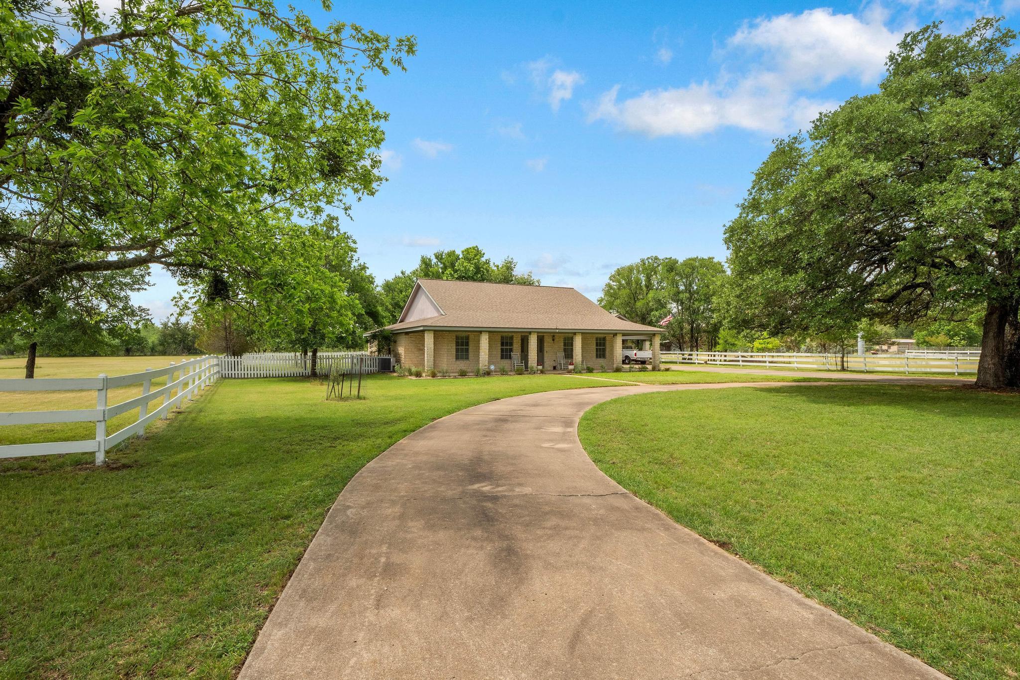 808 Golden Oaks Rd, Georgetown, TX 78628