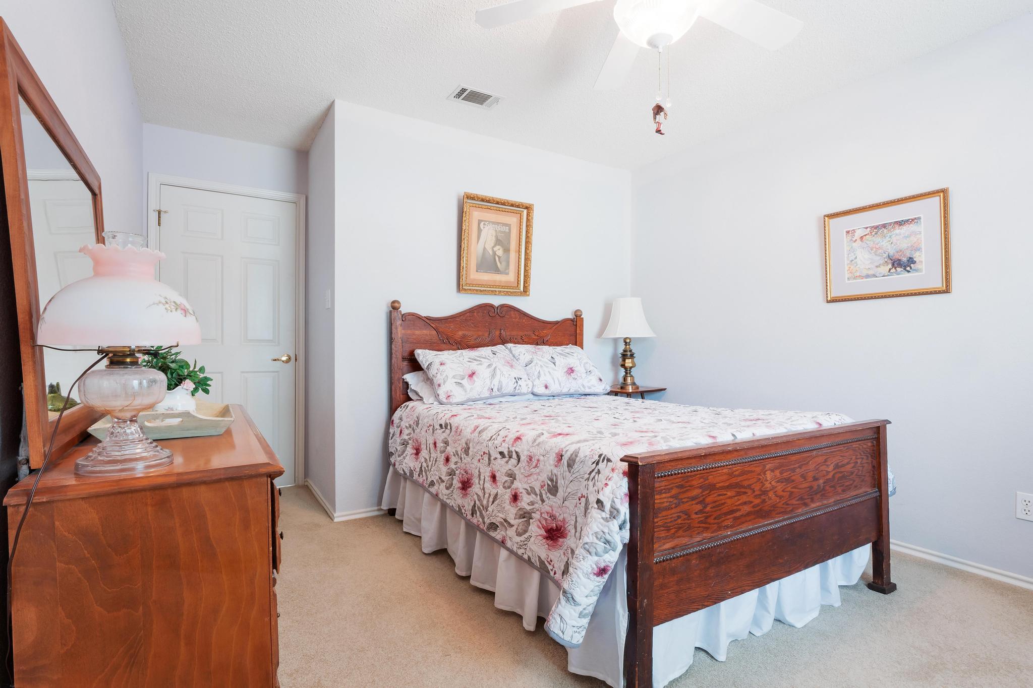 808 Golden Oaks Rd, Georgetown, TX 78628