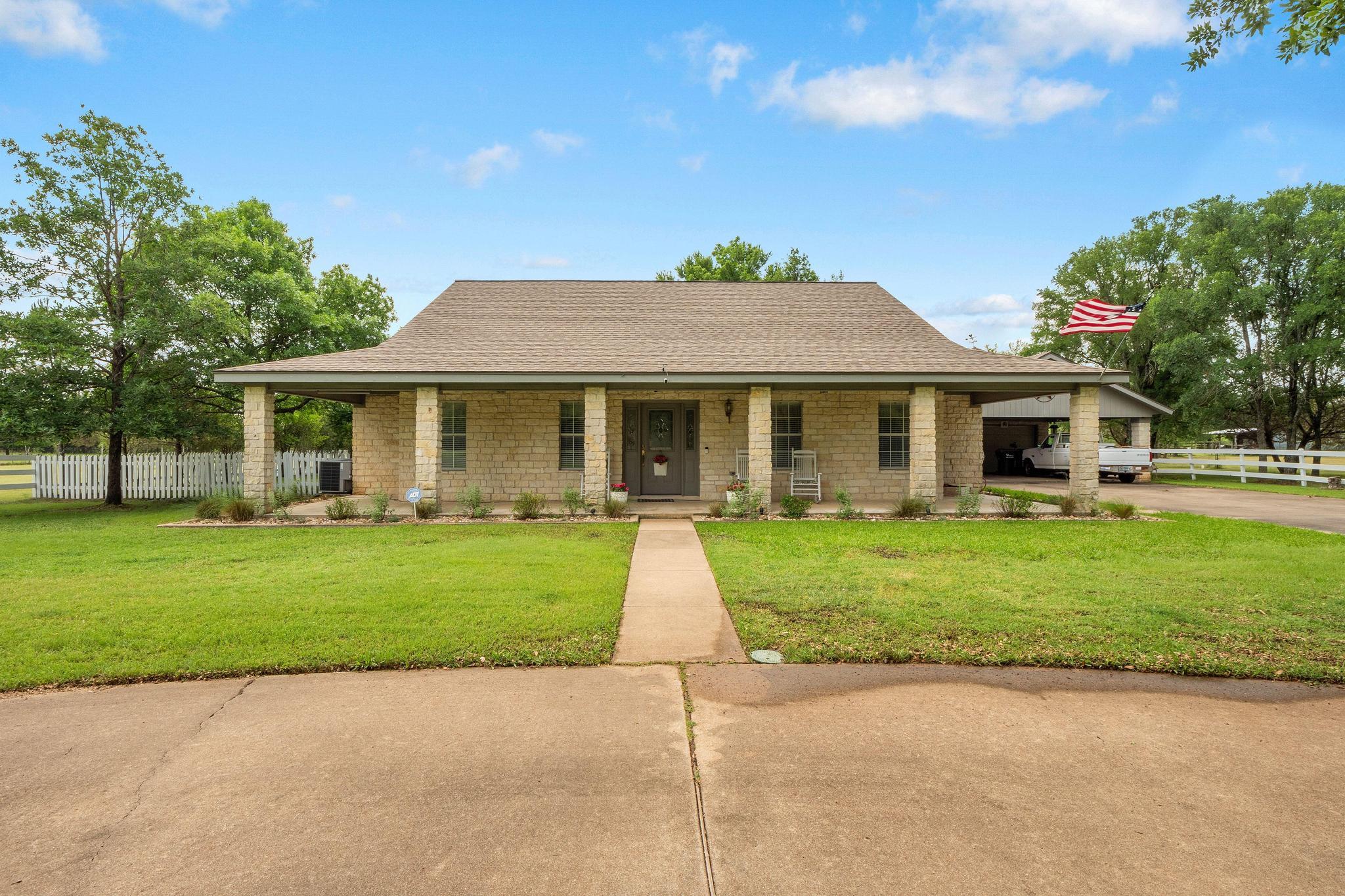 808 Golden Oaks Rd, Georgetown, TX 78628