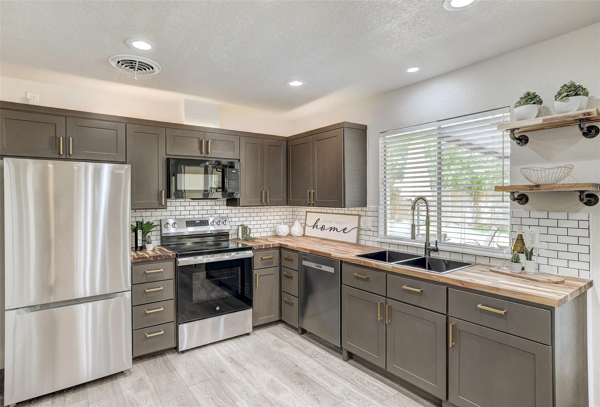 805 River Bend Dr, Georgetown, TX 78628