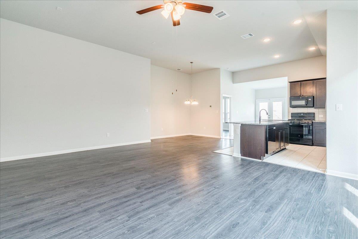 518 Algaroba Loop, Buda, TX 78610