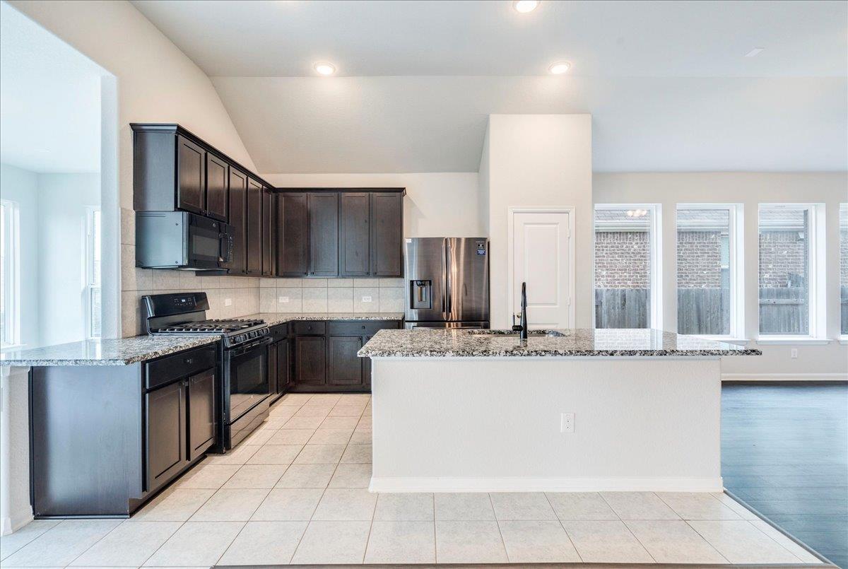 518 Algaroba Loop, Buda, TX 78610