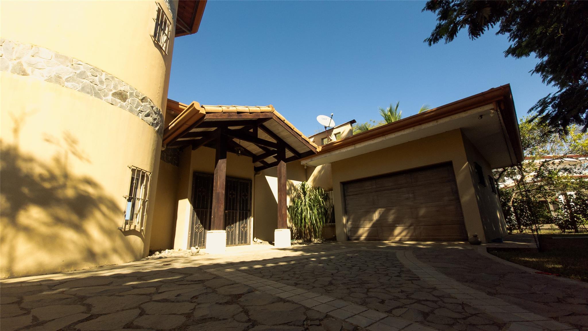 0 Ocean-view luxury home near Carara Park, Out of State 00000