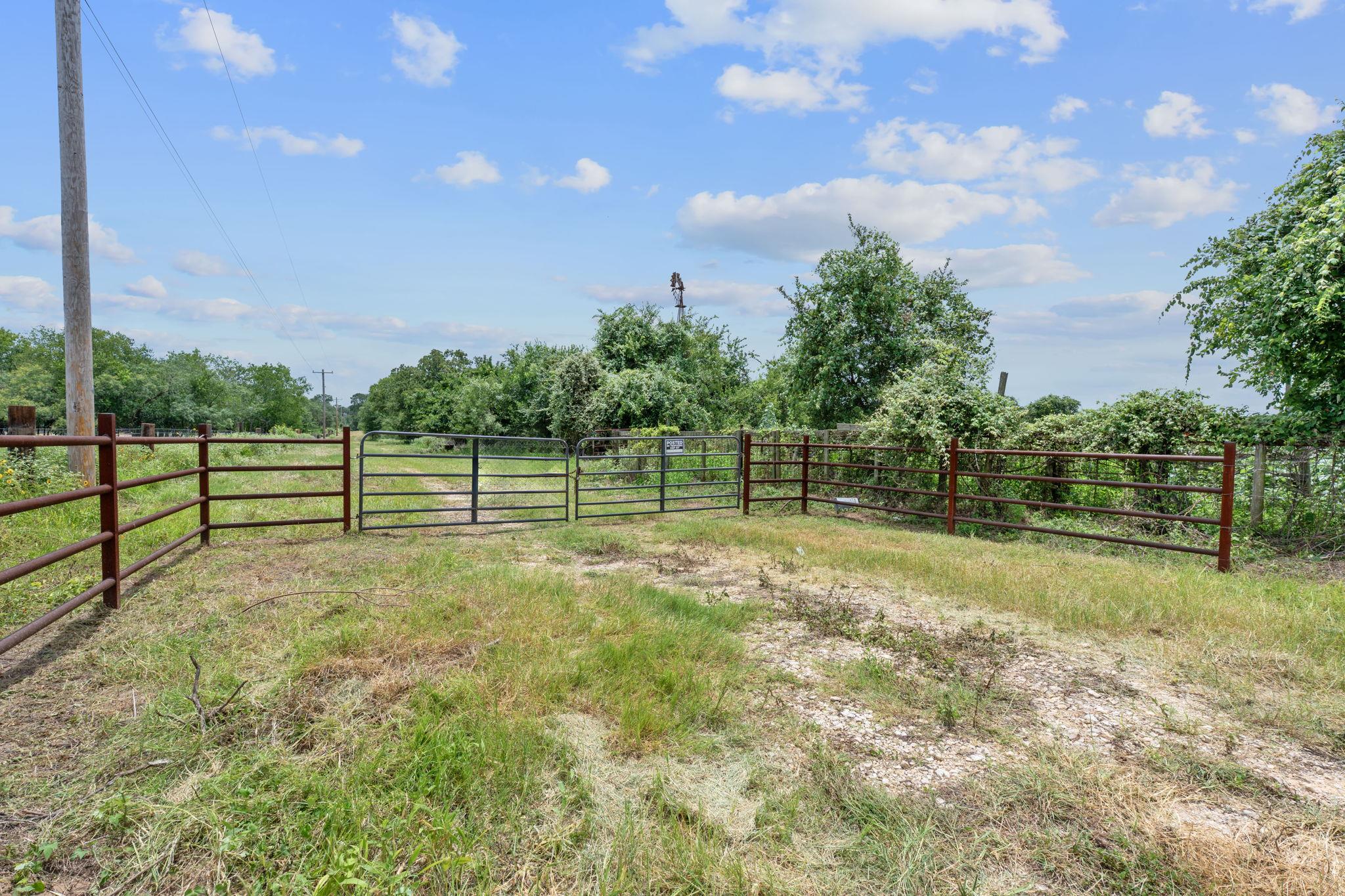3597 Baker Rd, Kingsbury, TX 78638