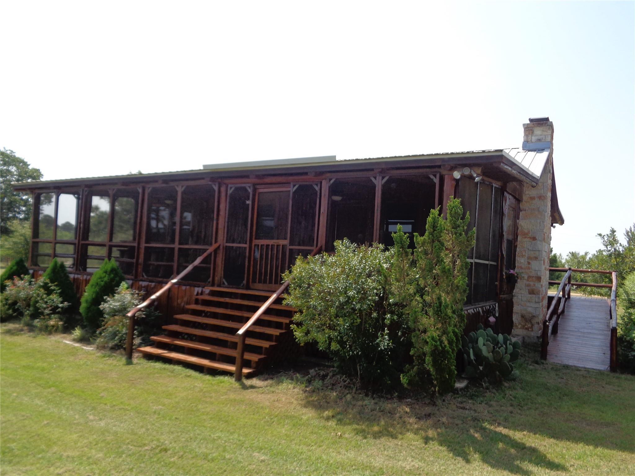 131 Cardinal Dr # B, Paige, TX 78659