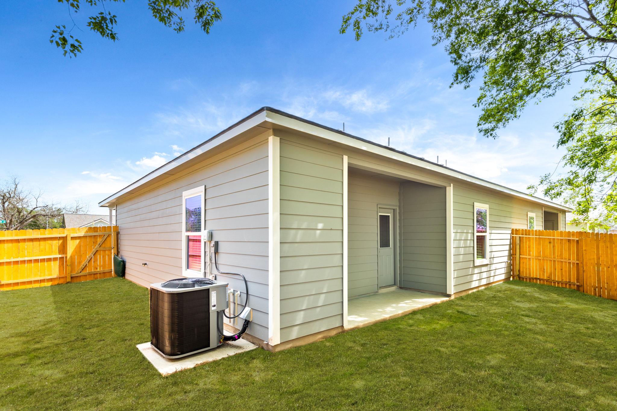 516-518 Hudson St, Seguin, TX 78155