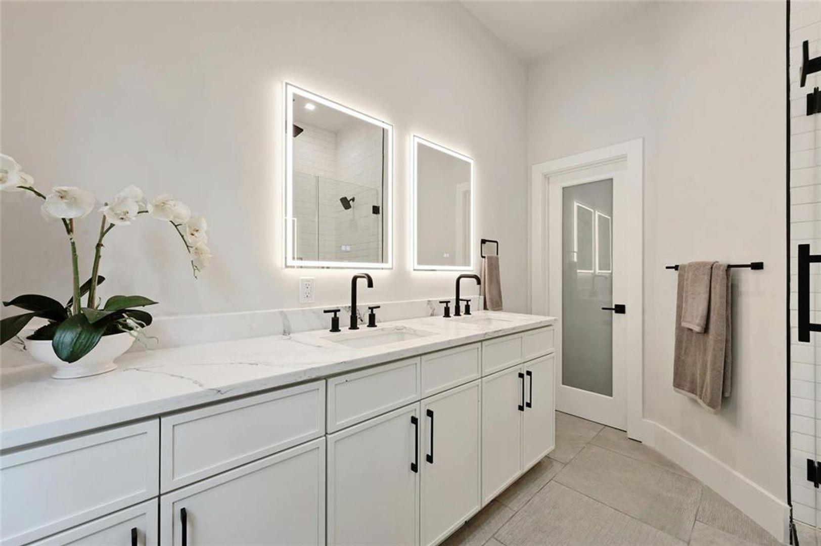 1109 W Annie St # B, Austin, TX 78704