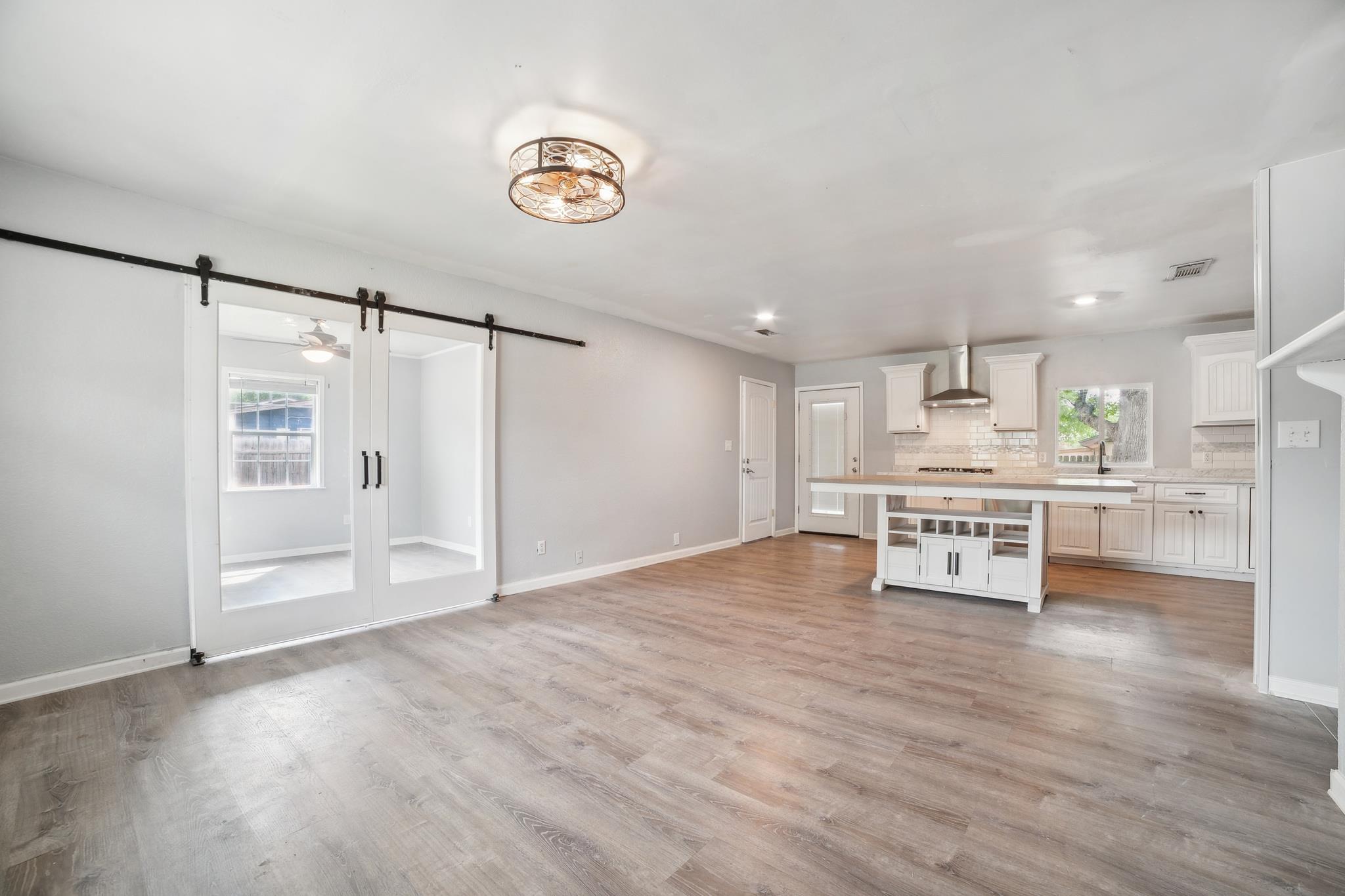 801 E Johnson St, Burnet, TX 78611