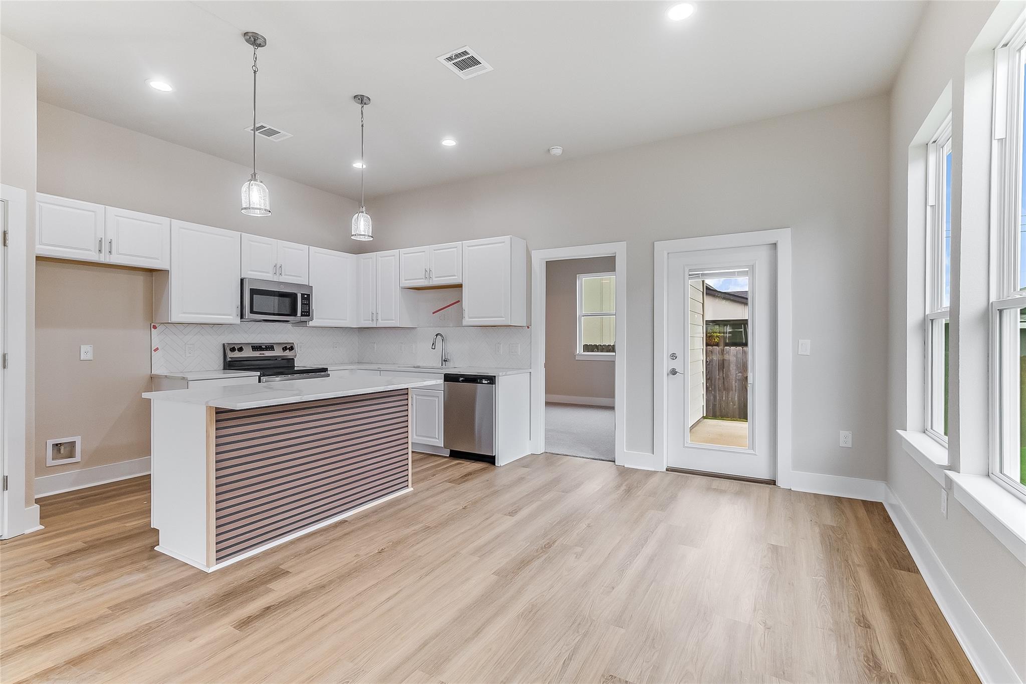 650 Aspen Ln, Cottonwood Shores, TX 78657