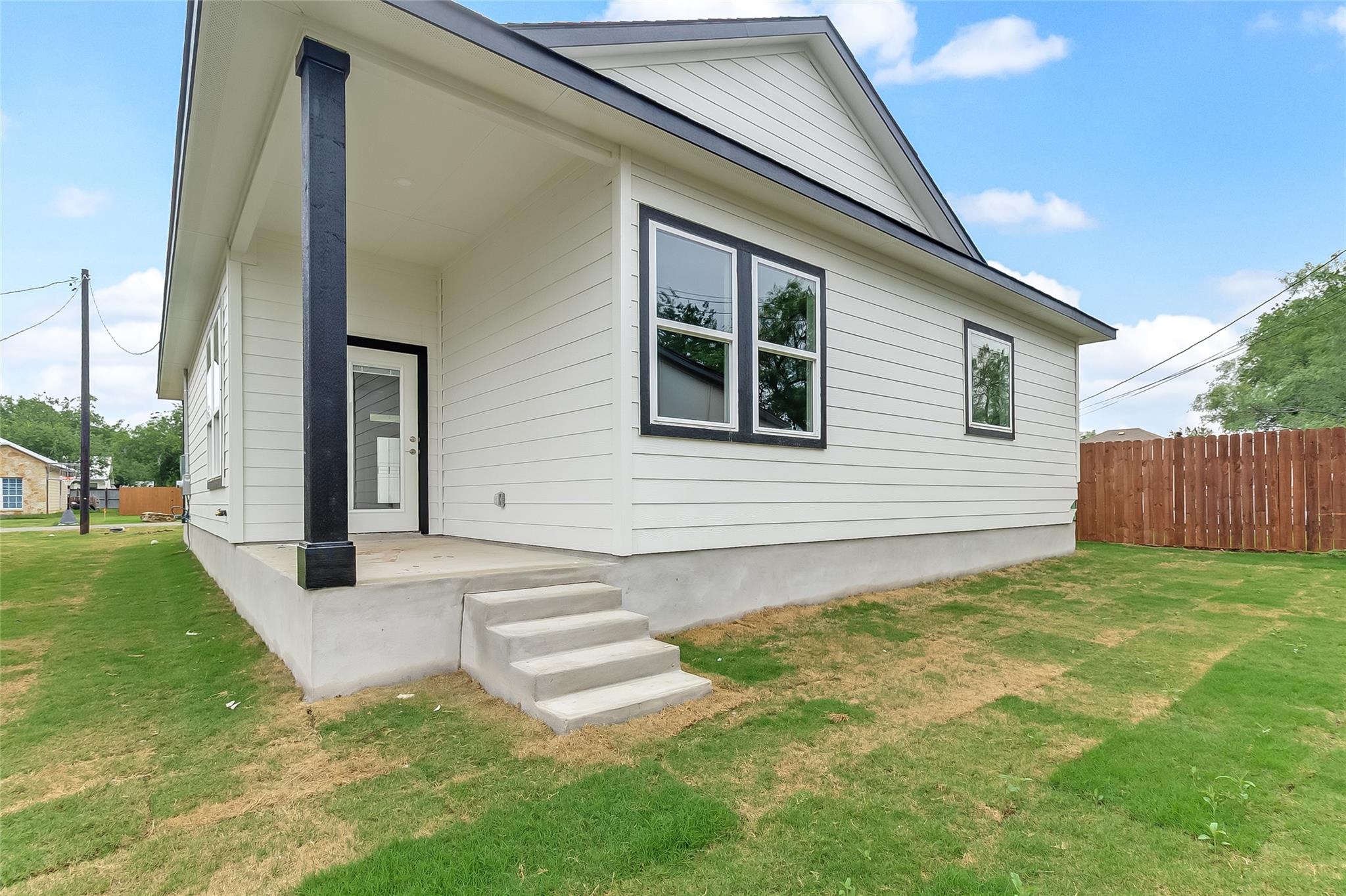 650 Aspen Ln, Cottonwood Shores, TX 78657