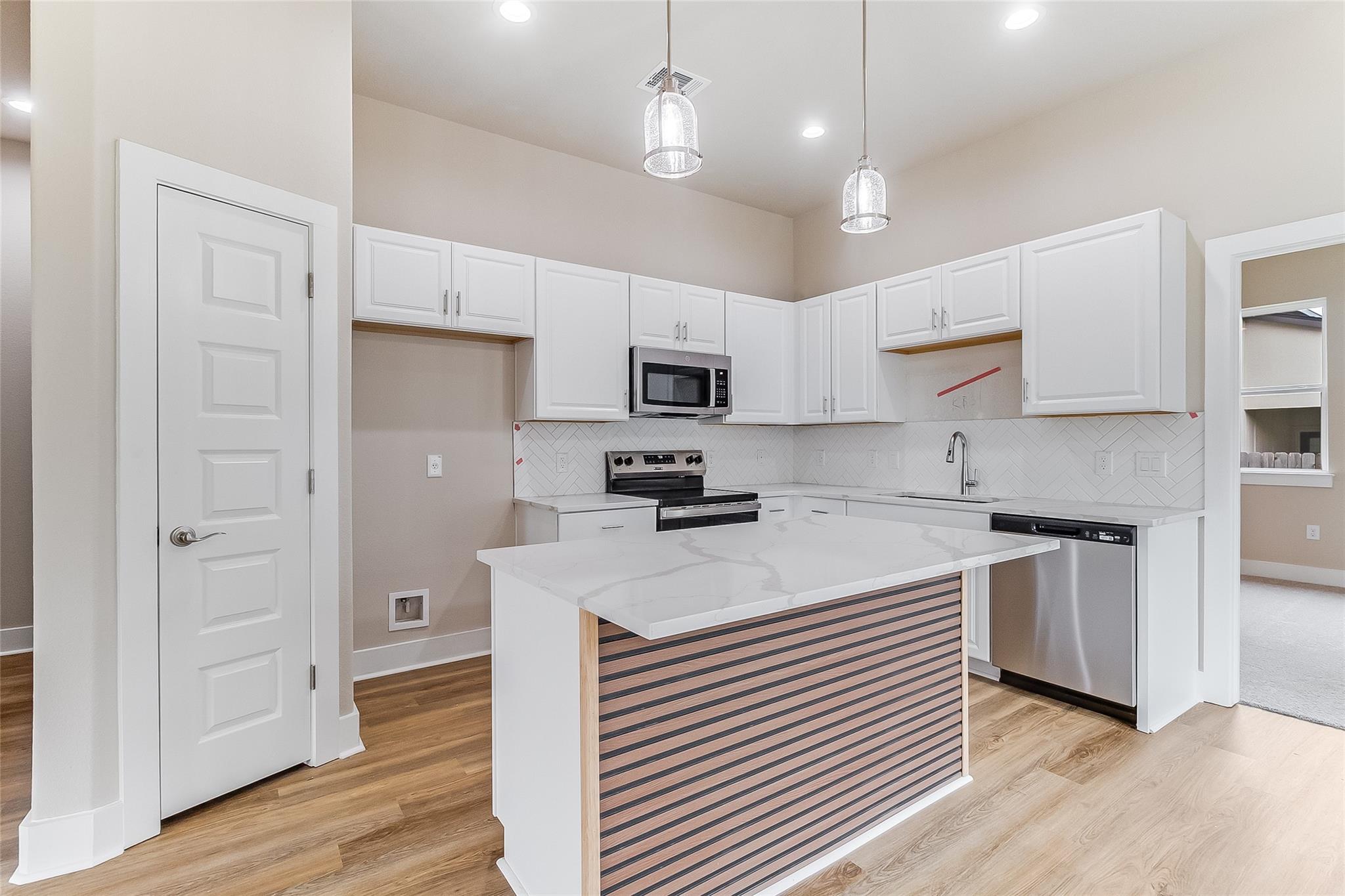 650 Aspen Ln, Cottonwood Shores, TX 78657