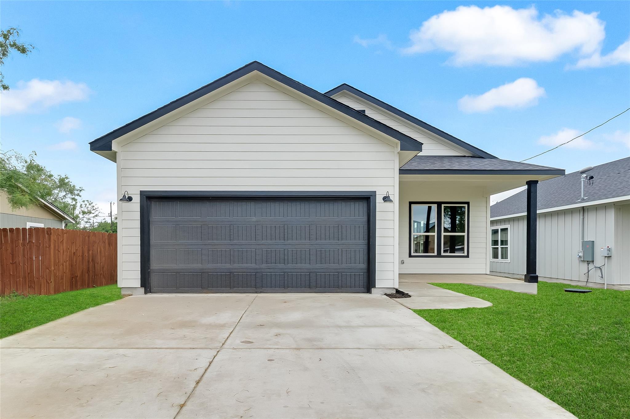 650 Aspen Ln, Cottonwood Shores, TX 78657
