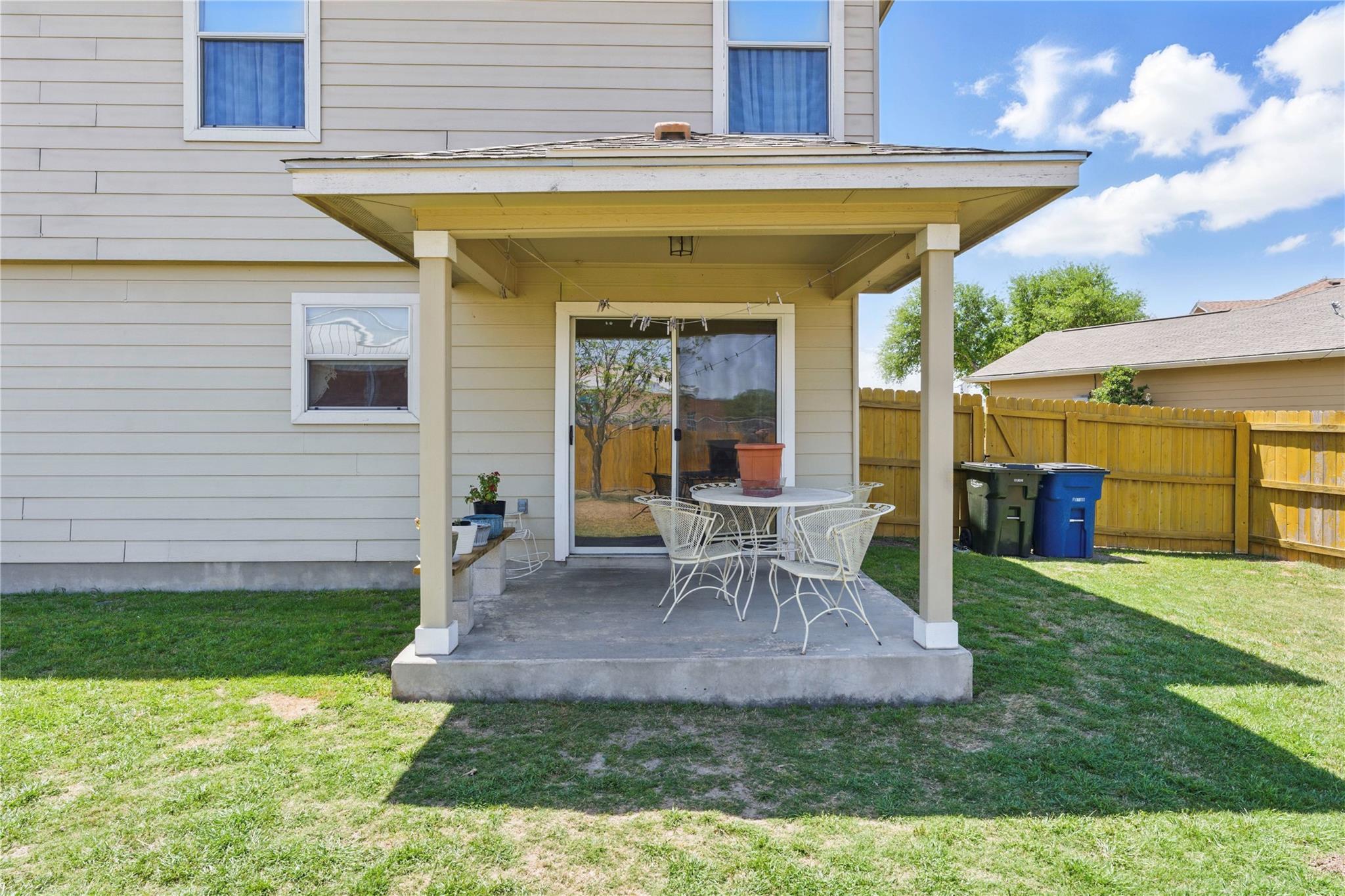 2221 Stoneleigh Dr, New Braunfels, TX 78130