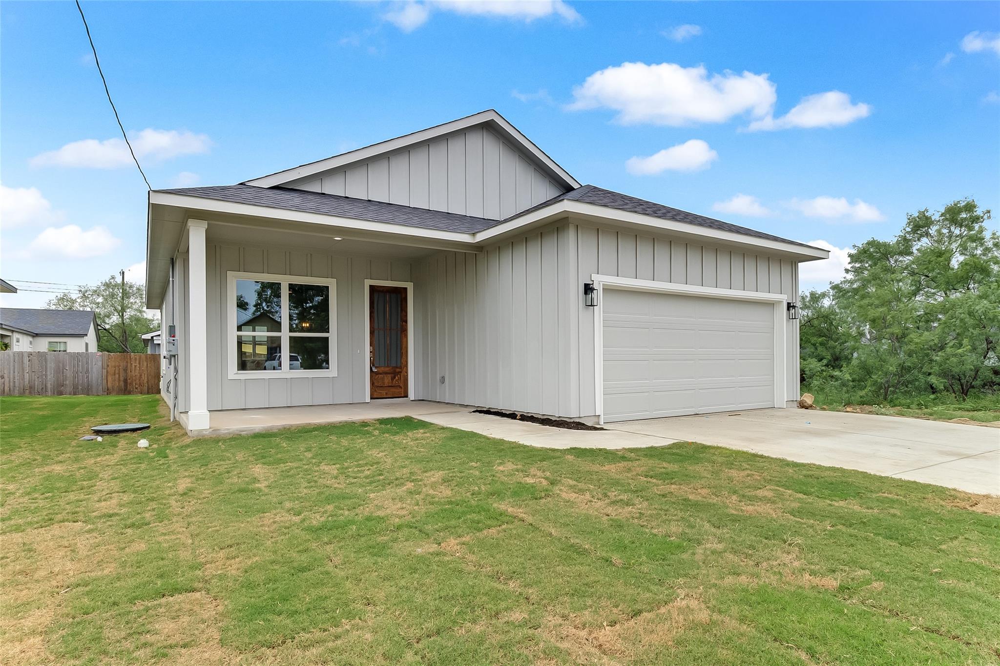 652 Aspen Ln, Cottonwood Shores, TX 78657