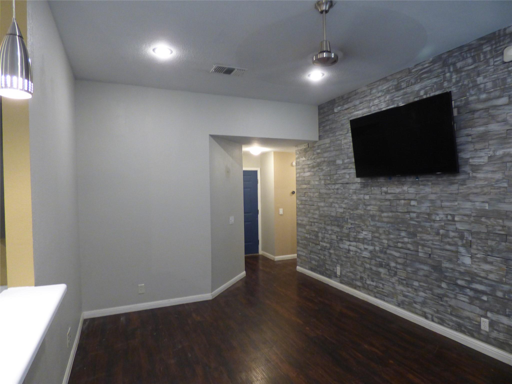 340 Spillway Dr, Kyle, TX 78640