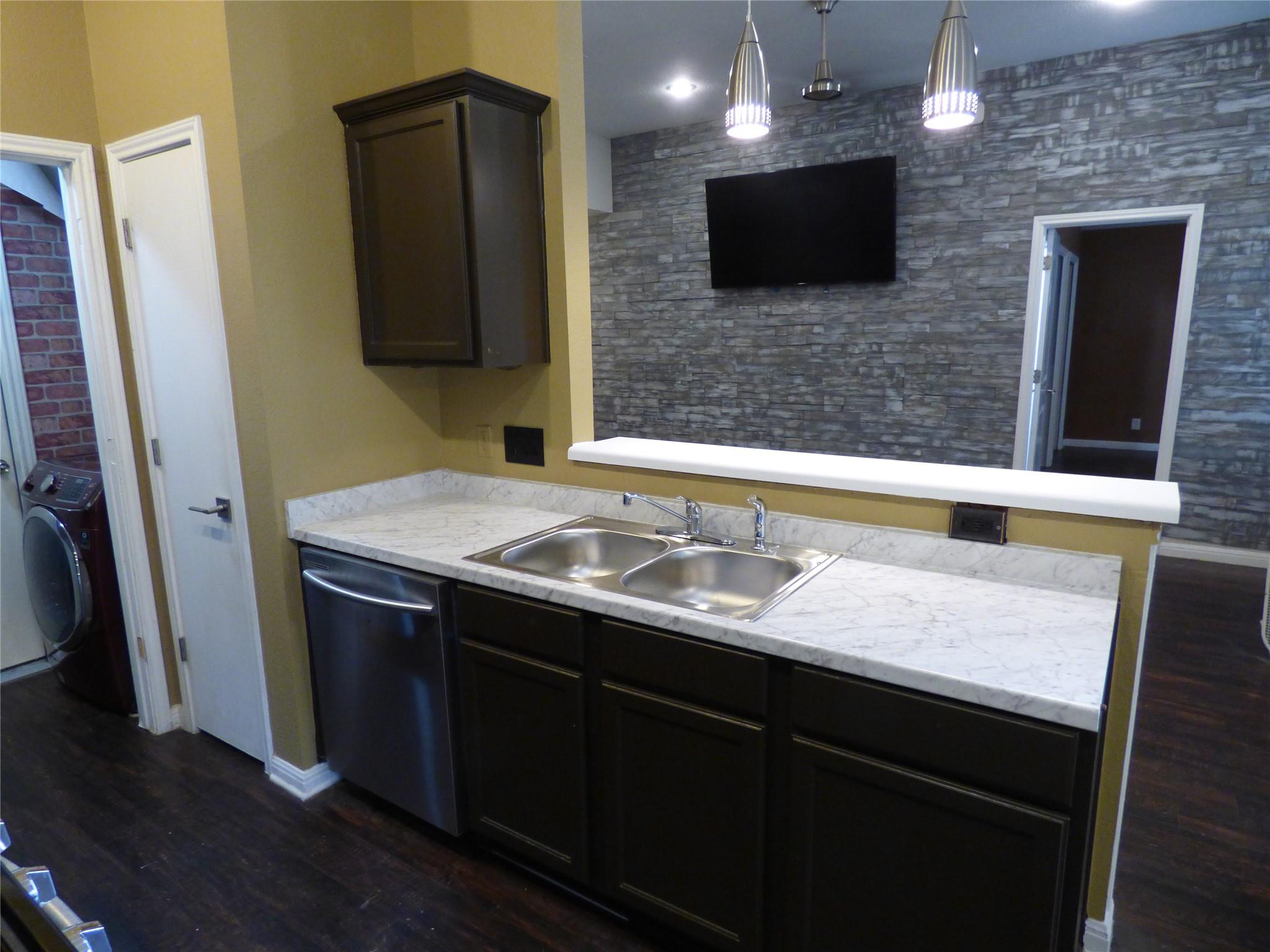 340 Spillway Dr, Kyle, TX 78640