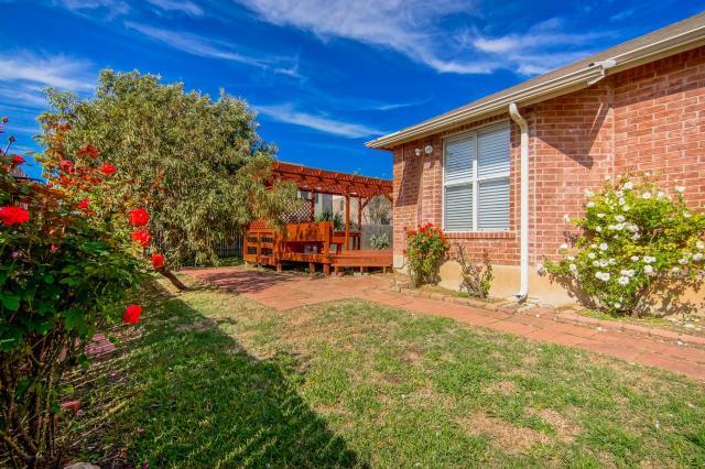 1020 Skylark Hill Ln, Pflugerville, TX 78660