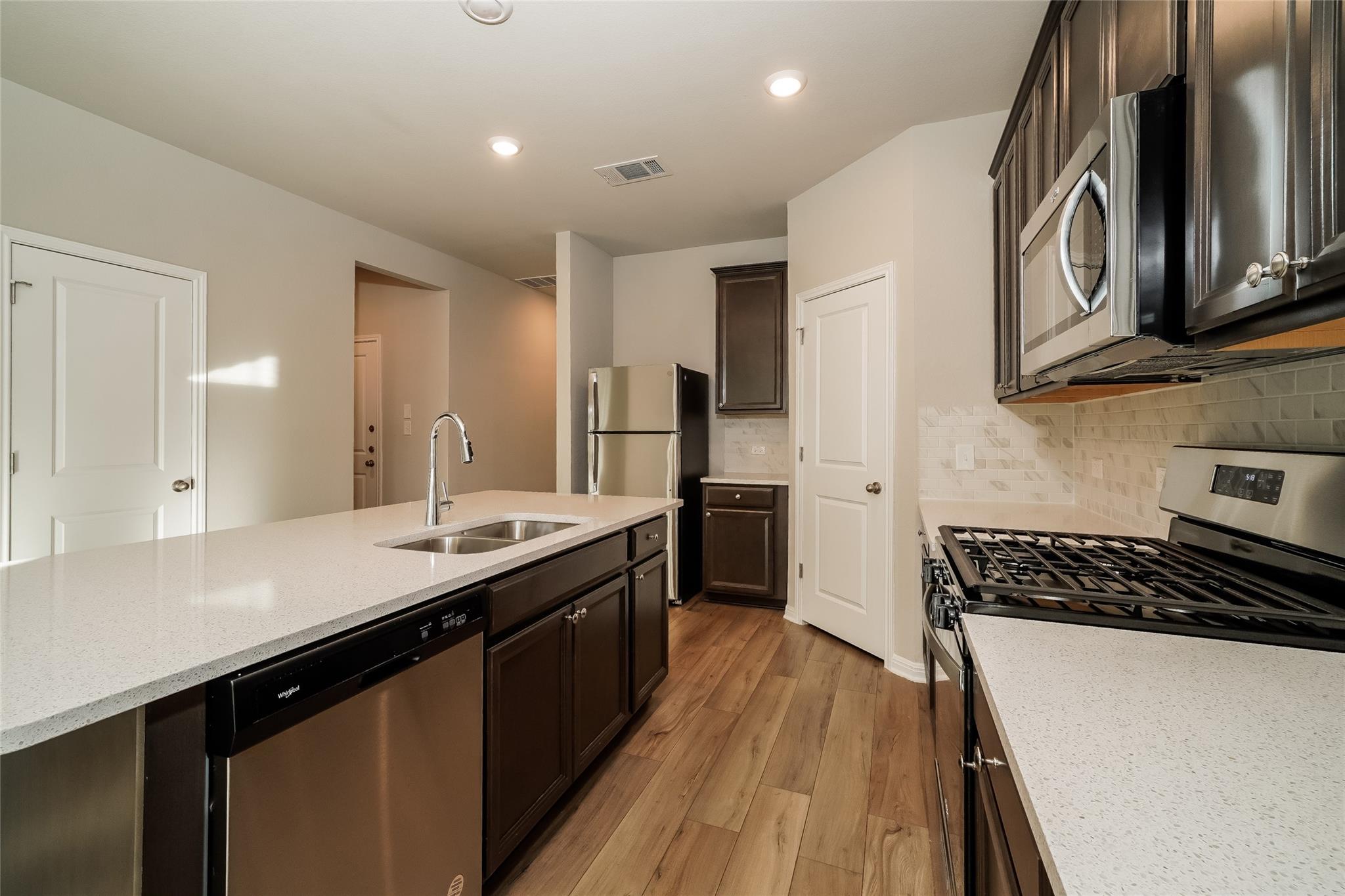 104 Babblebrook Way, Hutto, TX 78634