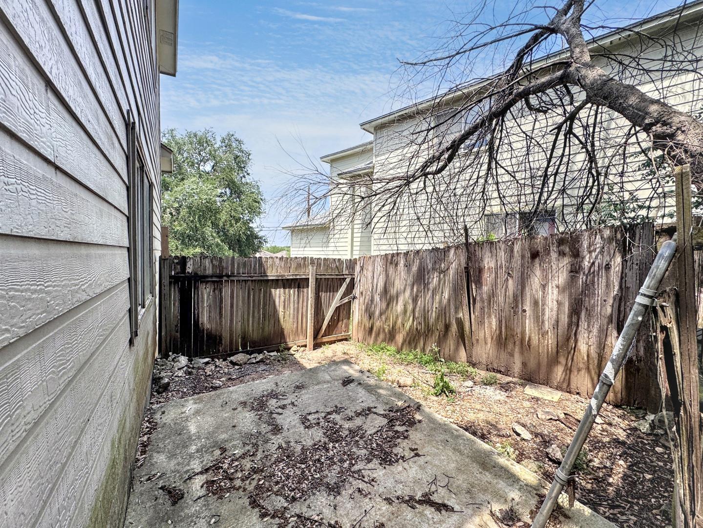 867 Sagewood Trl, San Marcos, TX 78666
