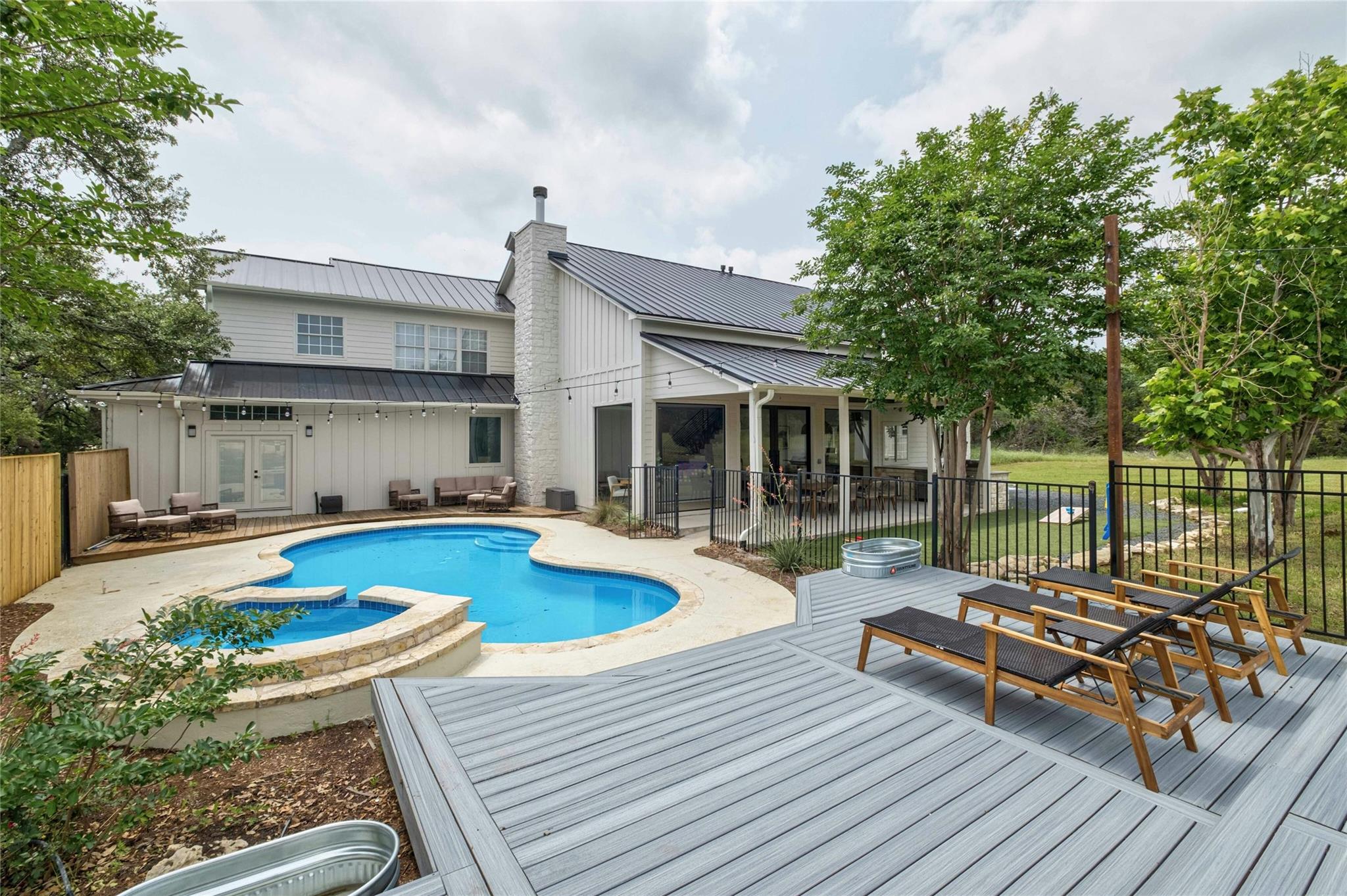 499 Hannah Dr, Dripping Springs, TX 78620