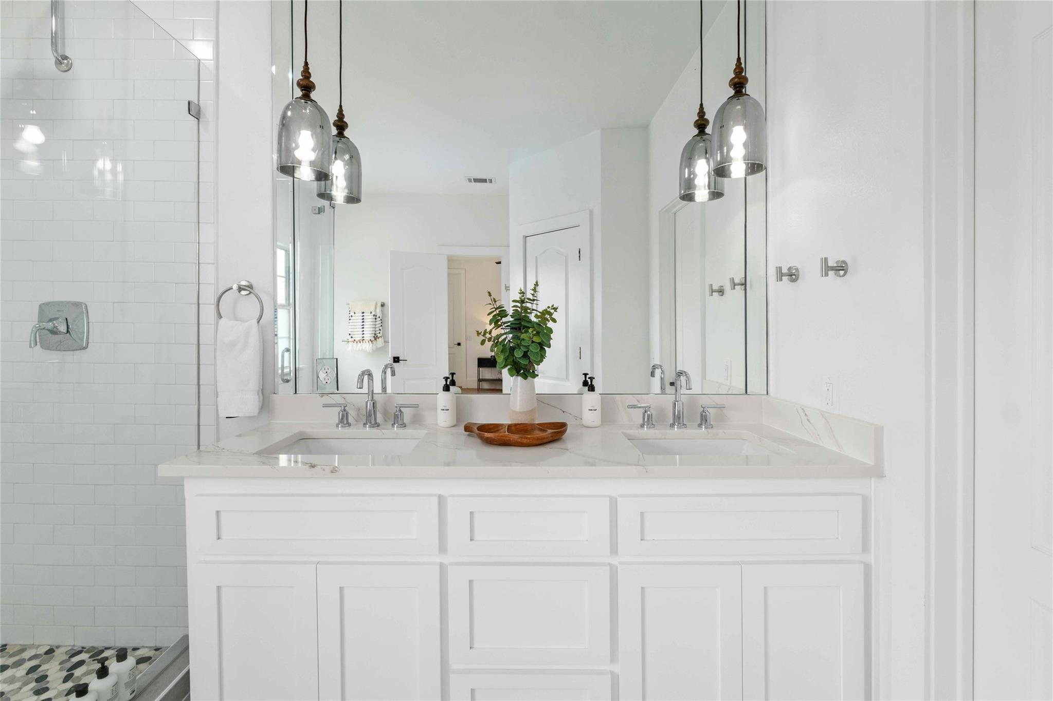 499 Hannah Dr, Dripping Springs, TX 78620