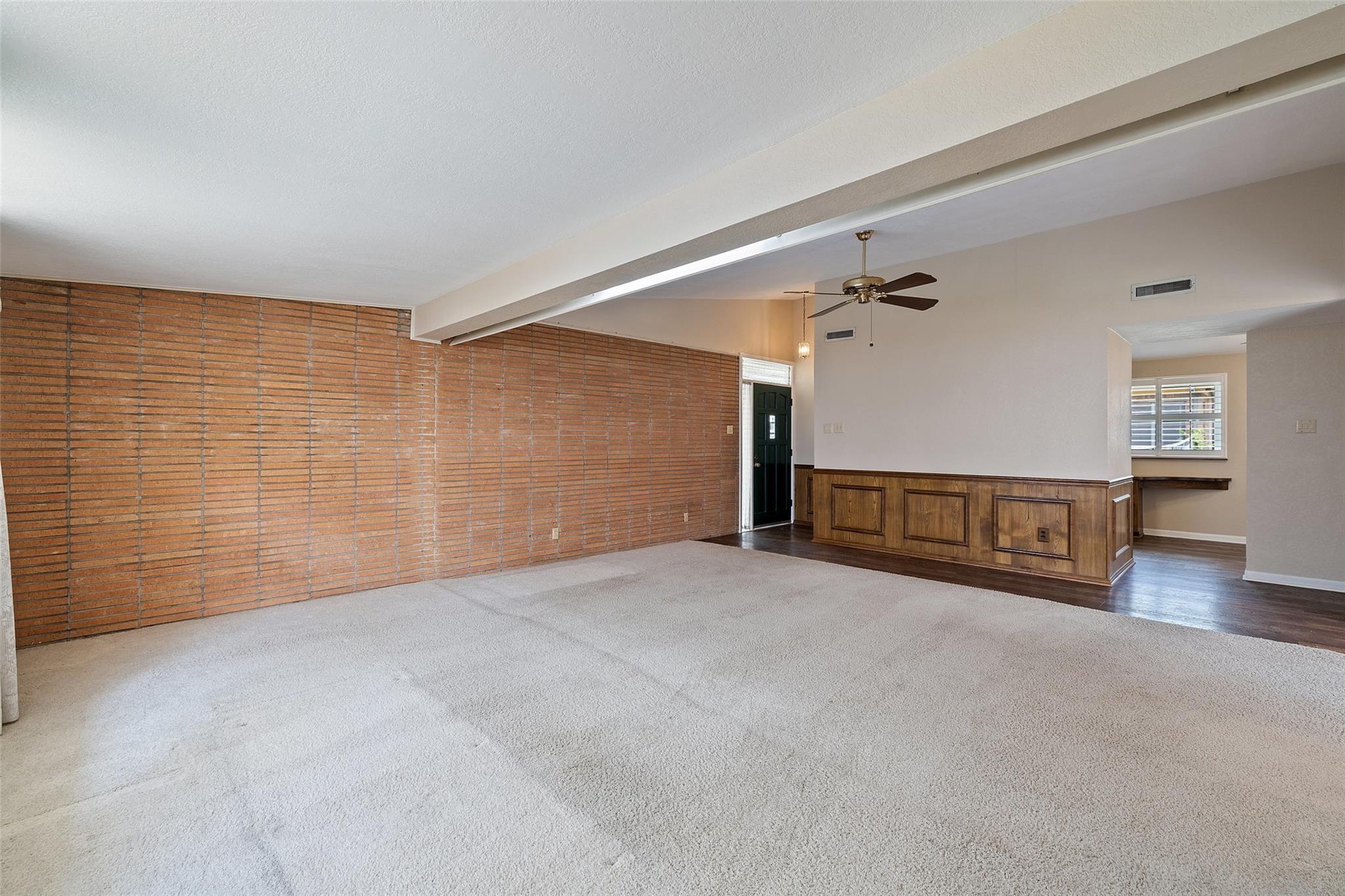 1310 Thompson St, Taylor, TX 76574