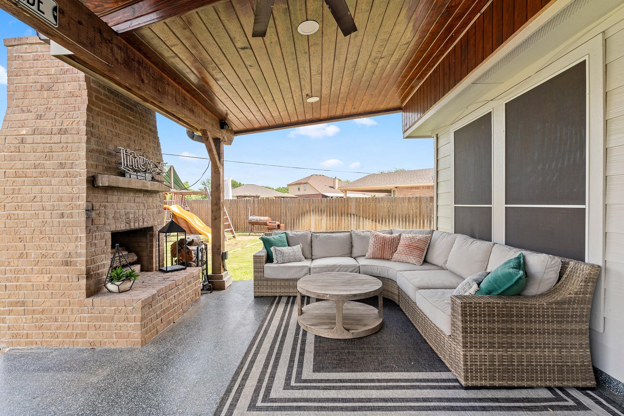 1015 Blackman Ct, Hutto, TX 78634