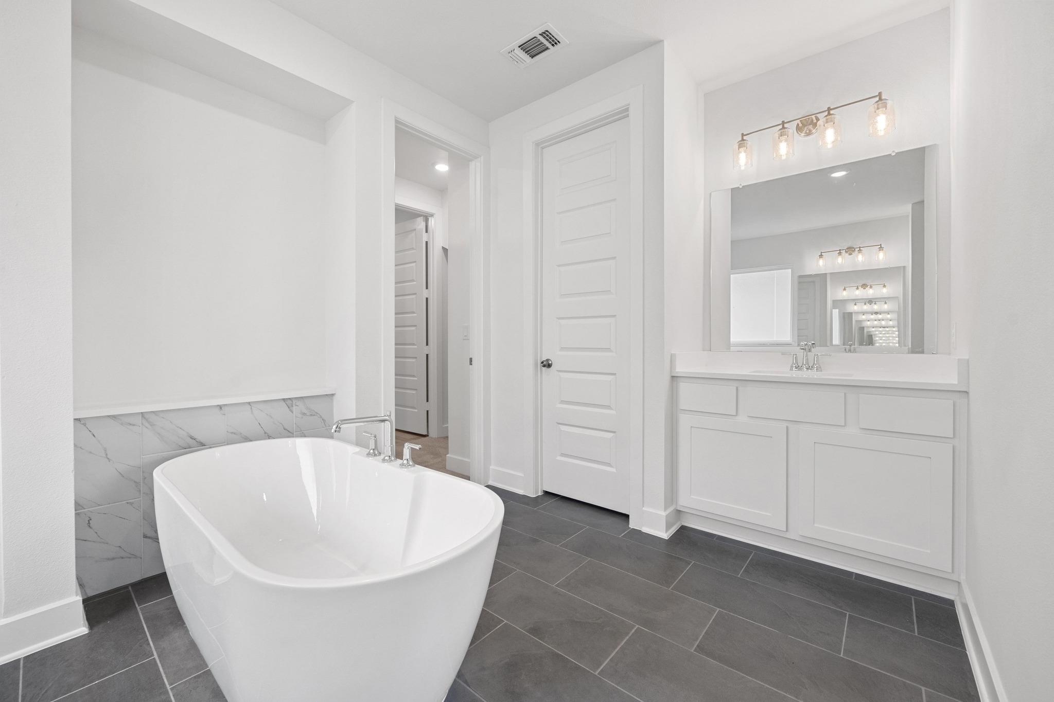 7413 Desert Needle Dr, Lago Vista, TX 78645