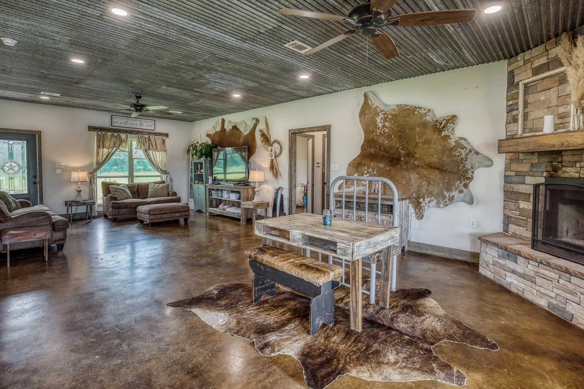 1850 LCR 439, Groesbeck, TX 76667