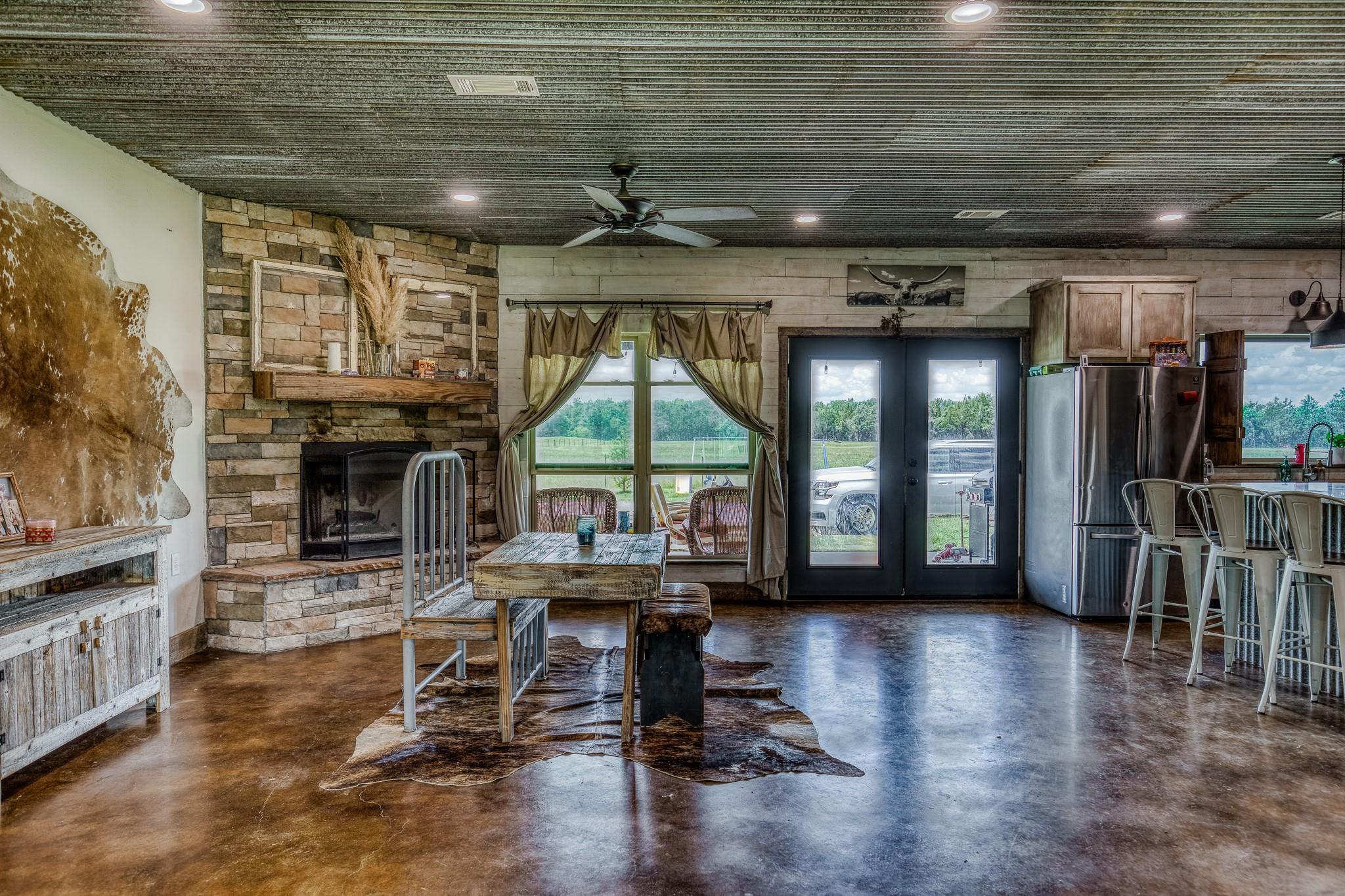 1850 LCR 439, Groesbeck, TX 76667