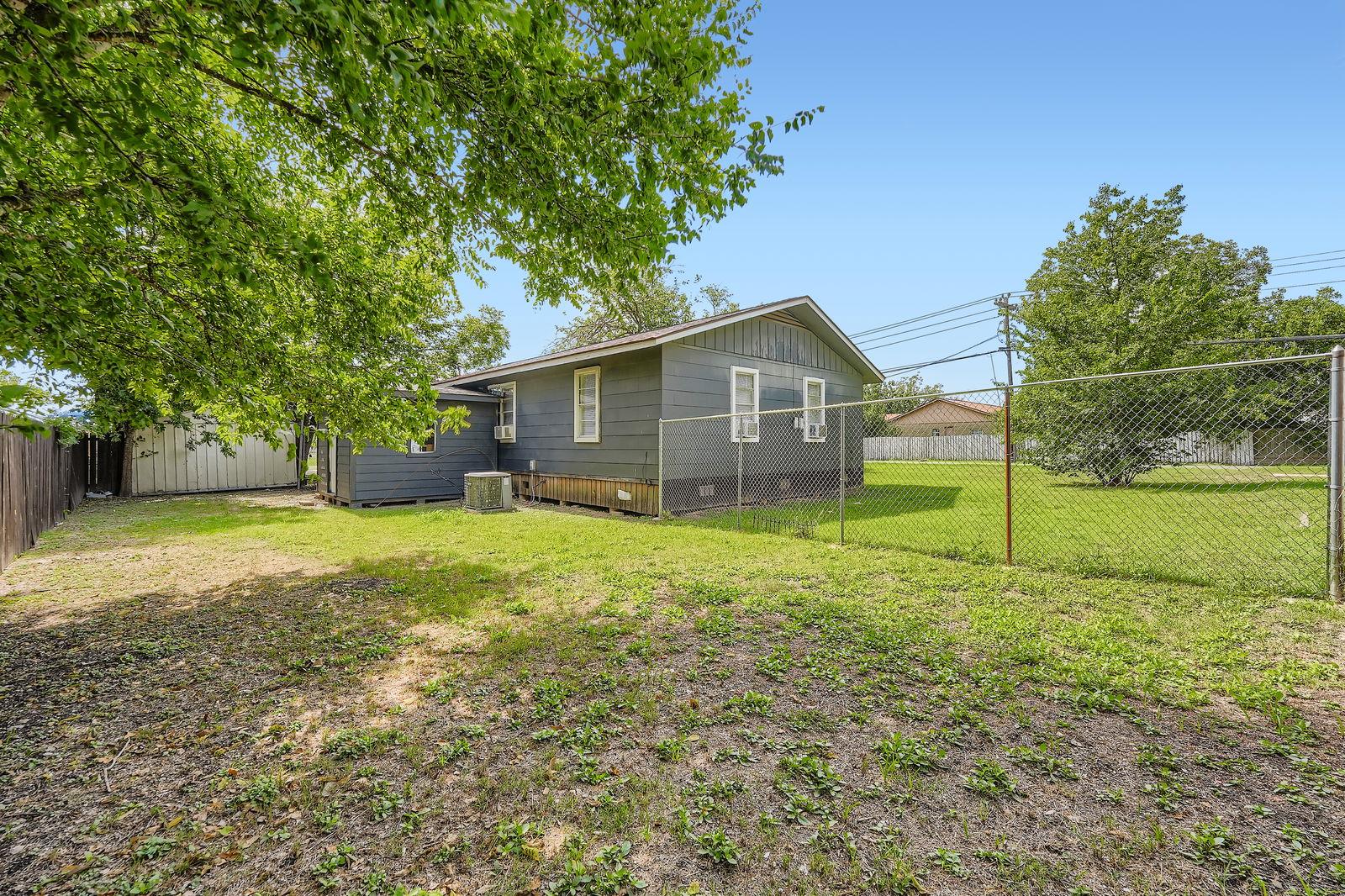 700 W Blanco St, Kyle, TX 78640