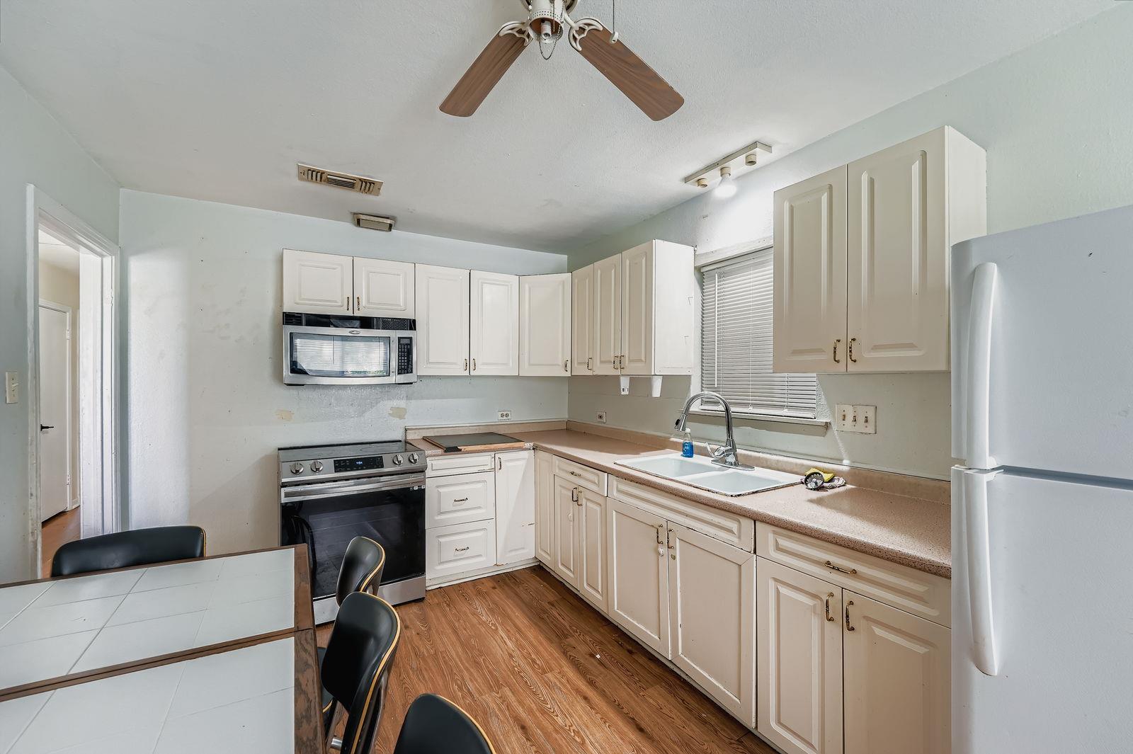 700 W Blanco St, Kyle, TX 78640