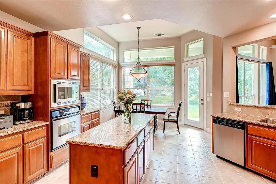 6816 Covered Bridge Dr, Austin, TX 78736