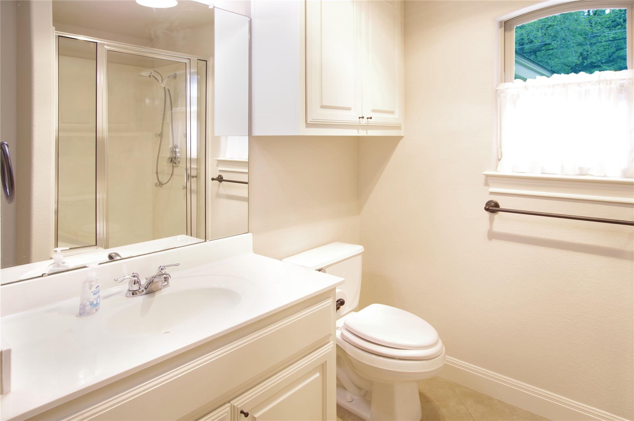 6400 Lakeshore Dr, Lago Vista, TX 78645