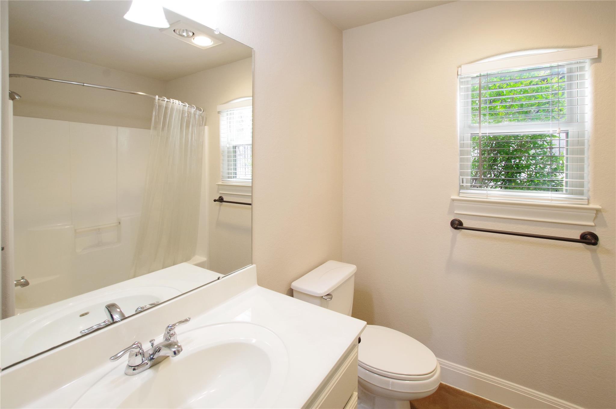 6400 Lakeshore Dr, Lago Vista, TX 78645