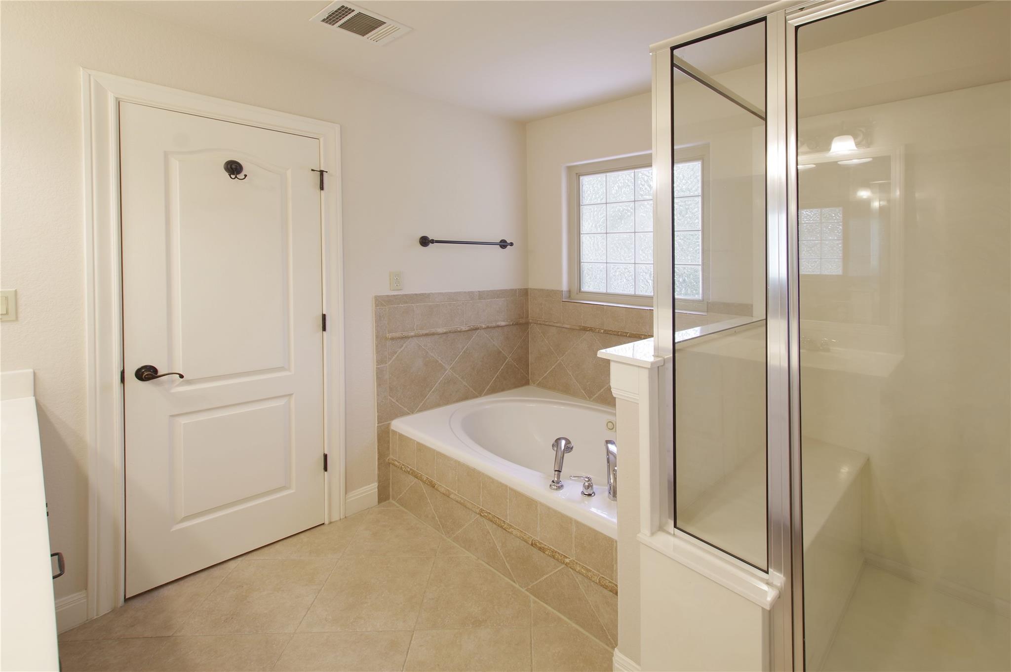 6400 Lakeshore Dr, Lago Vista, TX 78645