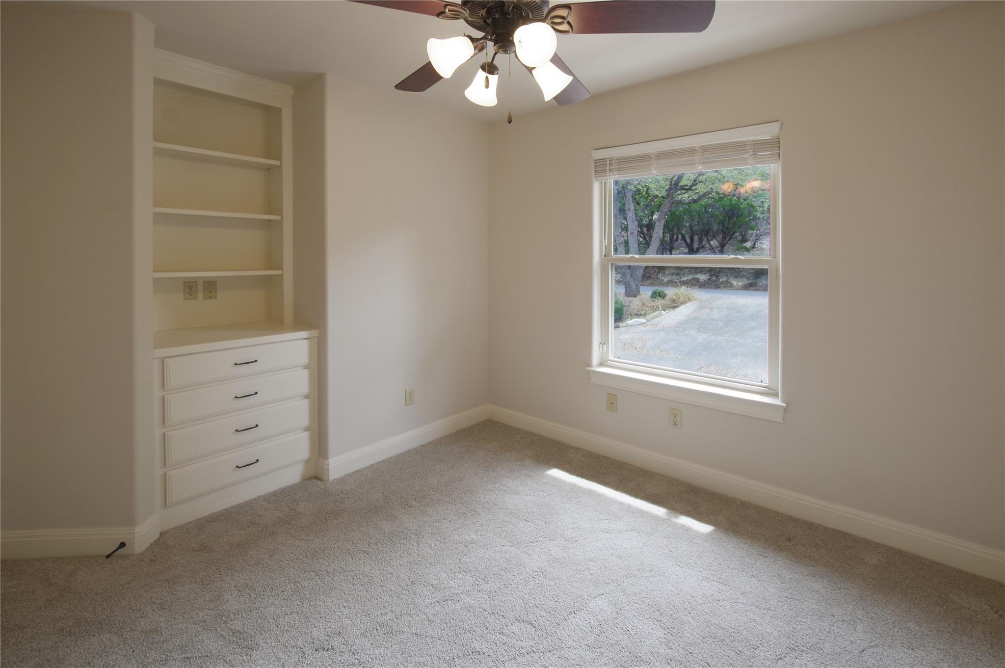 6400 Lakeshore Dr, Lago Vista, TX 78645