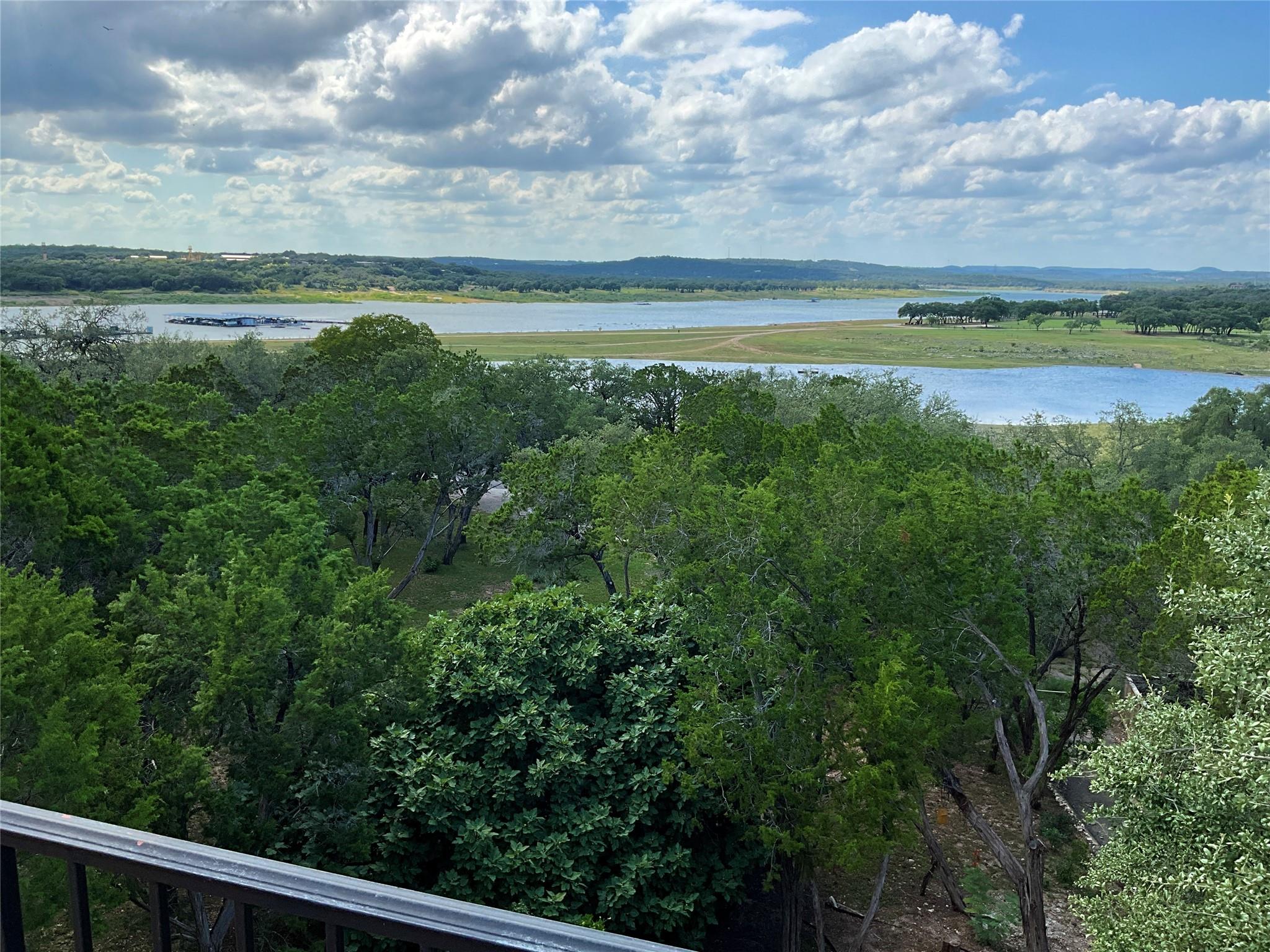 6400 Lakeshore Dr, Lago Vista, TX 78645