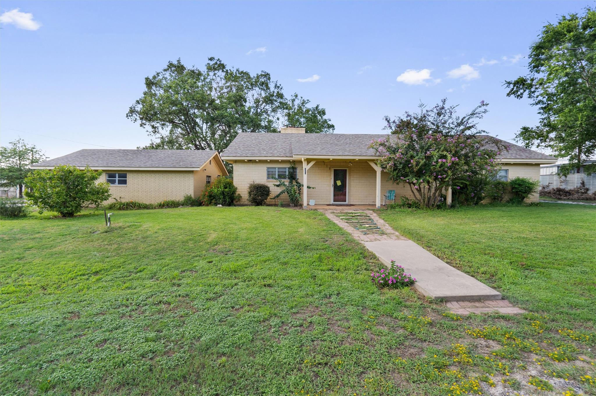 168 Bastrop St, McDade, TX 78650