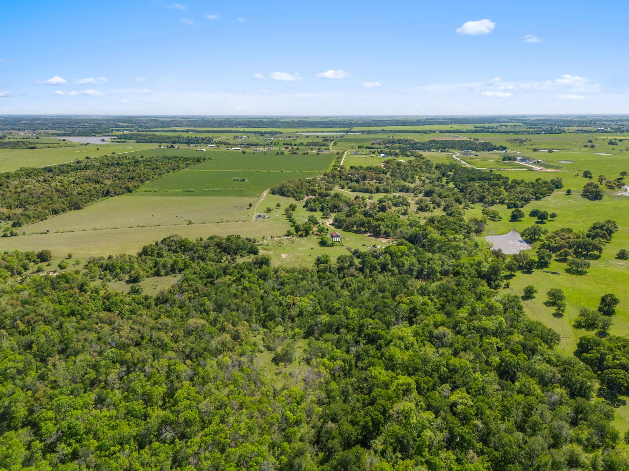 553 Starfire Ln, Holland, TX 76534