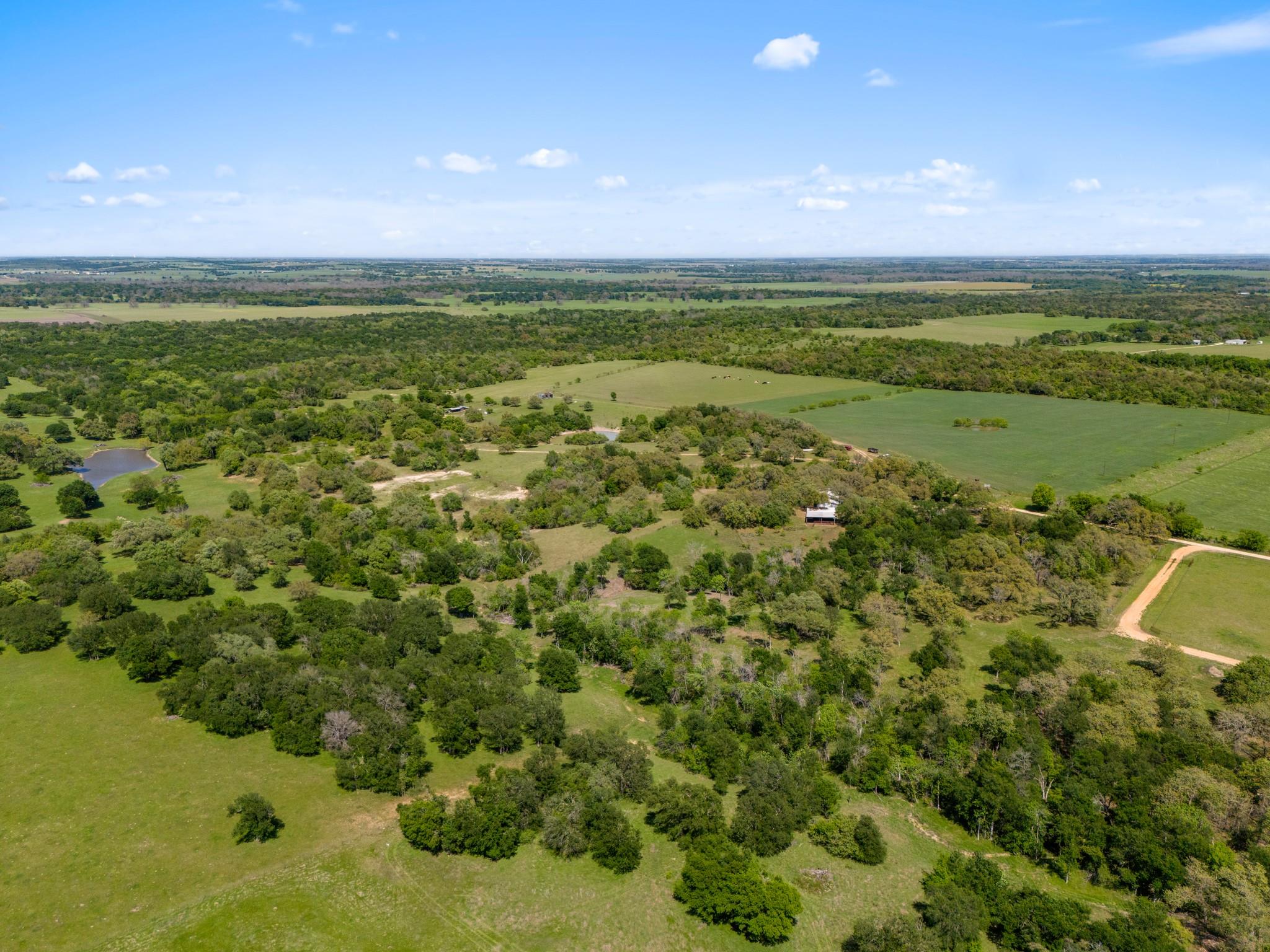 553 Starfire Ln, Holland, TX 76534