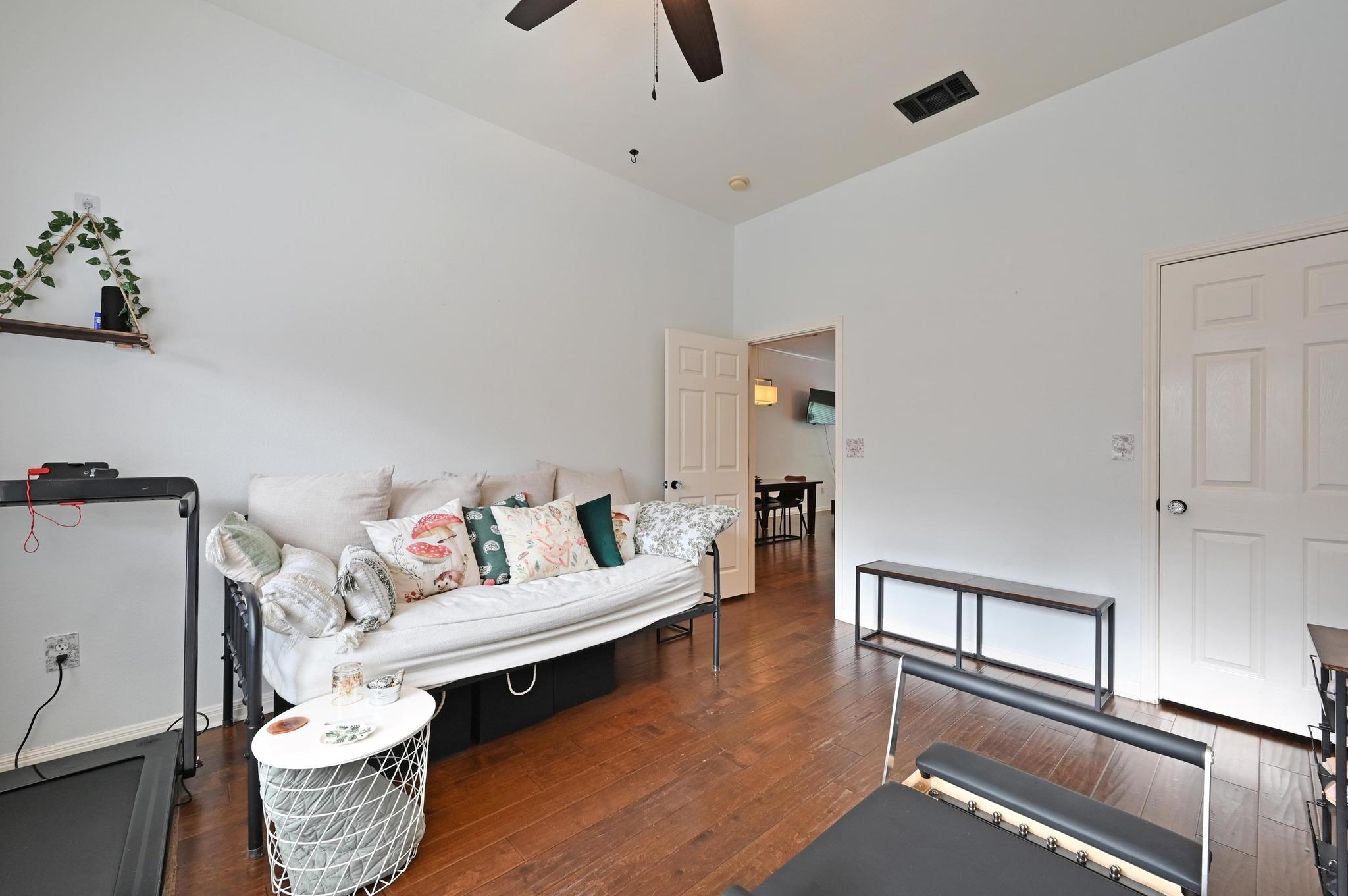 5515 Davis Ln # 32, Austin, TX 78749