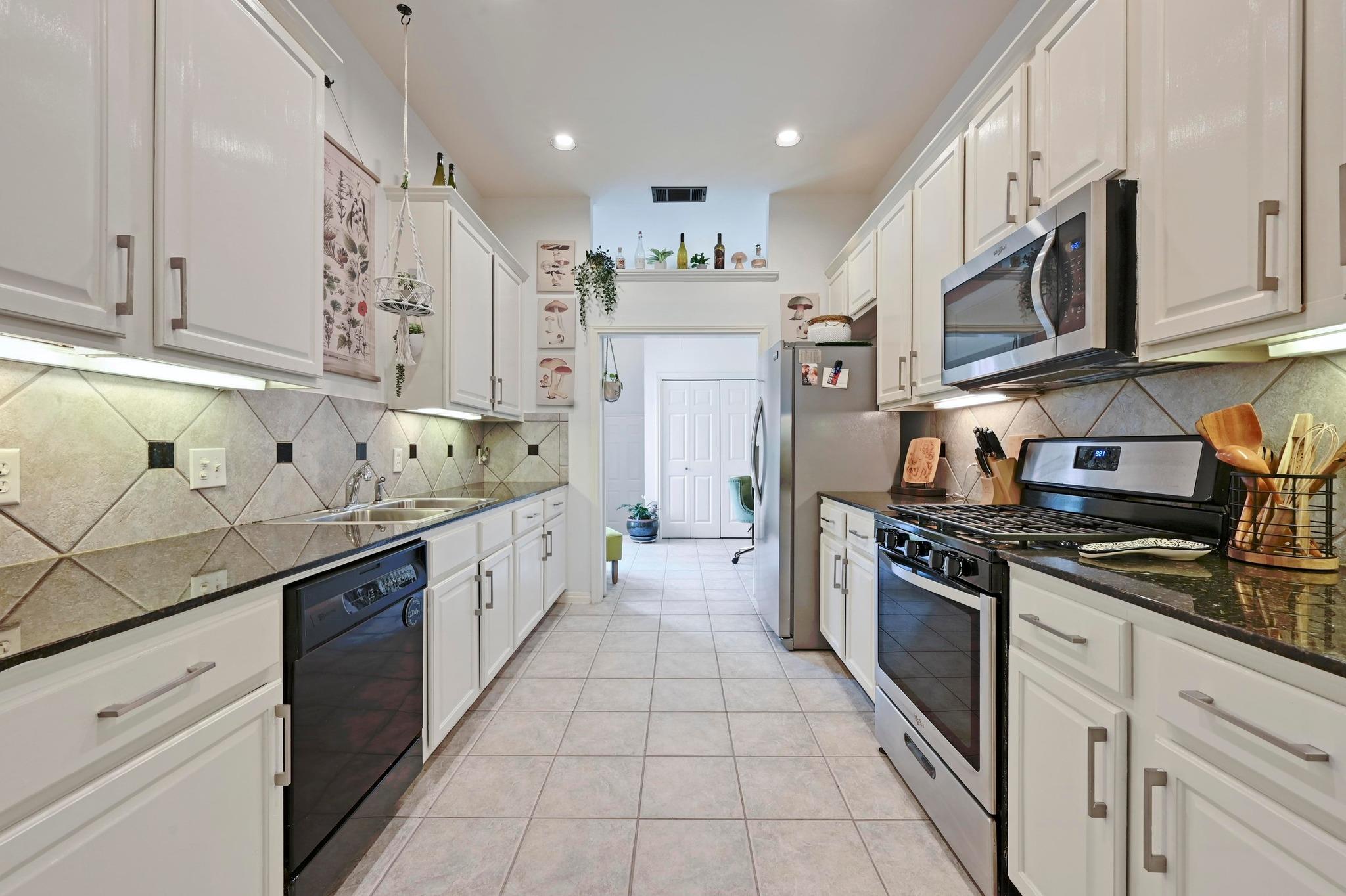 5515 Davis Ln # 32, Austin, TX 78749